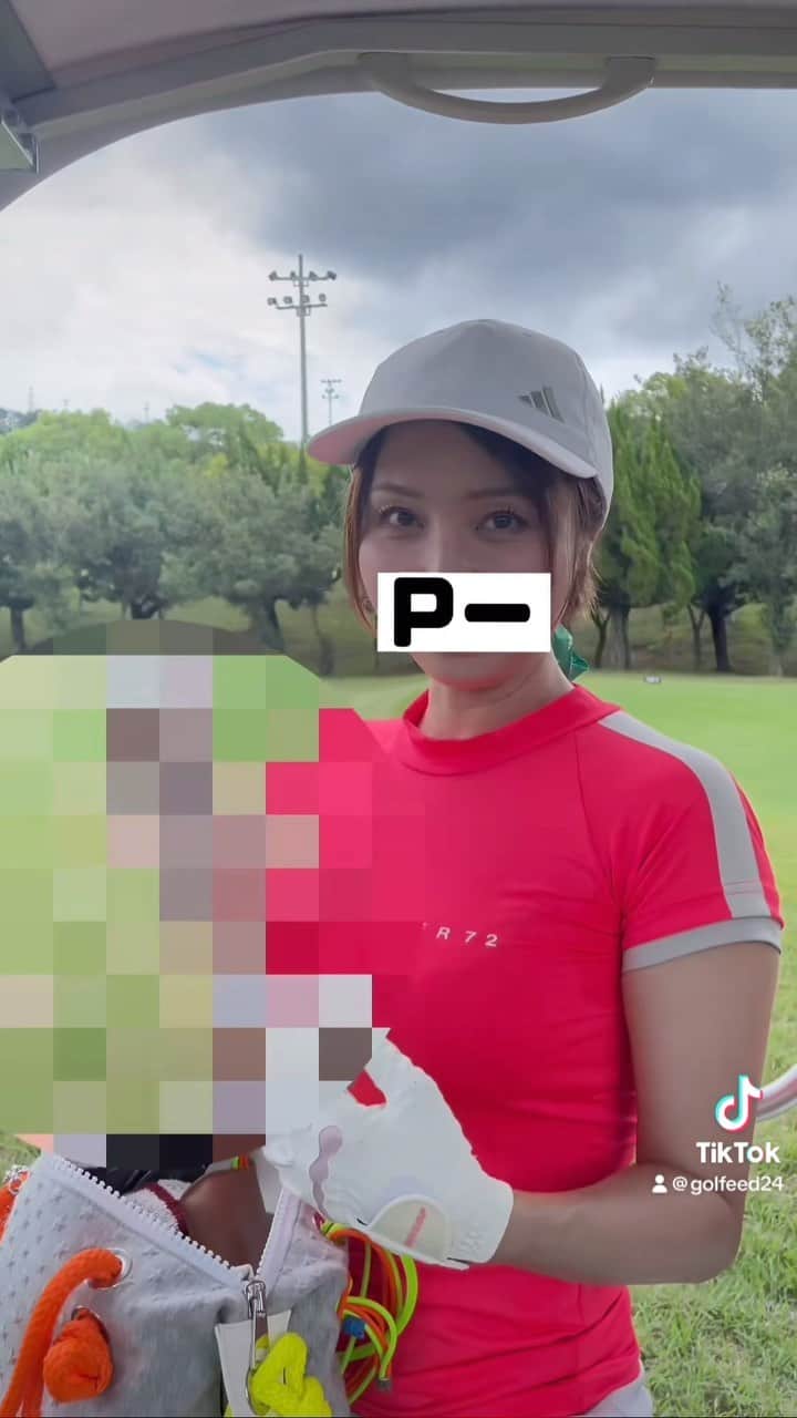 岩田亜矢那のインスタグラム：「ゴルフバックの中身を抜き打ちチェック😝😝😝 みんなのバックには何が入ってる😍？  @kyanagram_official  @golfeed24」