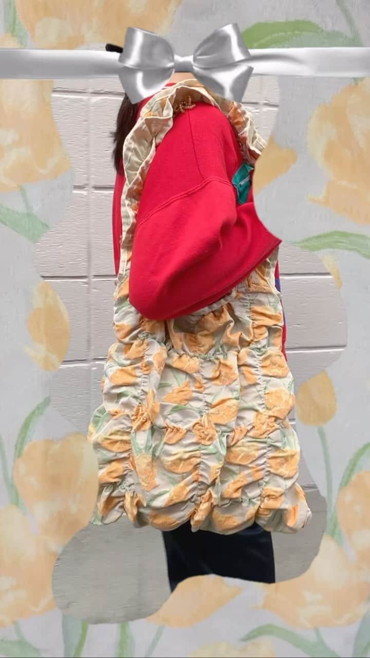 のインスタグラム：「🍊2023AW new color🍊 ⁡ Pre-order ⁡ square gather tote multi/beige/black ¥6,600 (inc. tax) ⁡ 🛒ONLINE SHOP TOPページリンクよりご覧いただけます。 🛒原宿店 渋谷区神宮前5-27-8 03-3400-5584 12:00〜20:00 商品の在庫などのご質問はこちらまで🌼 @casselini_shop ⁡ #Casselini #23AW #MIXMATCHROMANTICS #トート  #バッグ」