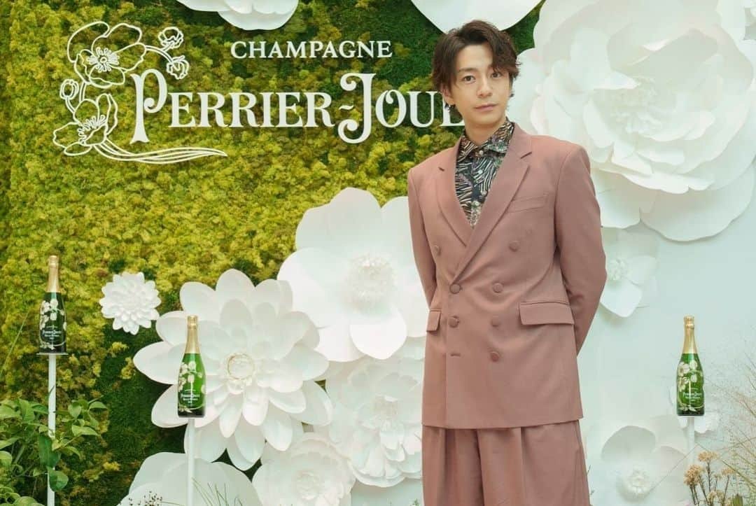 三浦翔平のインスタグラム：「🍾💐🥀🍾  ペリエ ジュエ  POP-UPイベント 「THE HOUSE OF WONDER by Perrier-Jouët」 開催中です！！！  シャンパーニュとアートを心ゆくまで愉しめる、ブランド史上最大規模のPOP-UPが  2023年10月12日（木）～10月29日（日）の間、WITH HARAJUKUで開催中です。   #PR #ペリエジュエ #Perrierjouet #花はすべてのはじまり #thehouseofwonder」