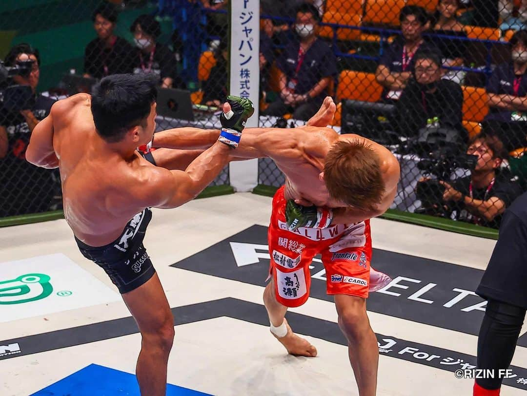 RIZIN FF OFFICIALさんのインスタグラム写真 - (RIZIN FF OFFICIALInstagram)「#RIZIN_LANDMARK6 Match,13 “𝐃𝐞𝐟𝐞𝐚𝐭𝐢𝐧𝐠 𝐚𝐧 𝐈𝐝𝐨𝐥” ---------------- @hiroyamaniha defeats @tokorohideo by Unanimous Decisions. #rizin #rizinff #mma #fighter」10月11日 21時00分 - rizin_pr