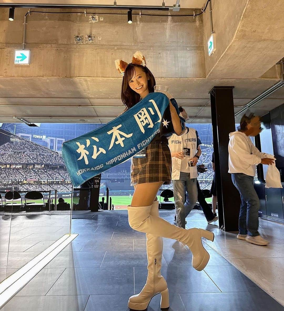 インスタ野球女子【公式アカウント】のインスタグラム：「・ ・ こんばんは💙 今日は#ファイターズ女子 をご紹介していきます！ ・ とっても美人さん( ᵕᴗᵕ )💞* ・ @beer___624 さんのアカウントも是非覗いてみてください✨* ・ インスタ野球女子ではプロ野球を観戦、応援している女性の方をRepostでご紹介させていただいています⚾* ・ みなさんも「#インスタ野球女子」をつけて投稿しよう！ 素敵な野球仲間が見つかるかも、、🙋！* ・ 素敵な投稿はリポストさせていただきます😘* ・ 次回もお楽しみに～～👋👋 ・ #ファイターズ#日ハム #日本ハム#日本ハムファイターズ  #ハム女#日ハムファン#ファイターズファン#野球グッズ #野球観戦#ユニフォーム #可愛い#美人#美女#女の子 #ファイターズファンと繋がりたい  #日ハムファンと繋がりたい  #野球好きな人と繋がりたい #lovefighters #エスコンフィールド #北広島 #インスタ野球女子」