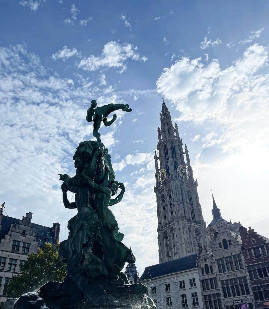 デレク ラムさんのインスタグラム写真 - (デレク ラムInstagram)「This is Antwerp, in October, 80 degrees. #Endlesssummer」10月11日 17時46分 - thedereklam