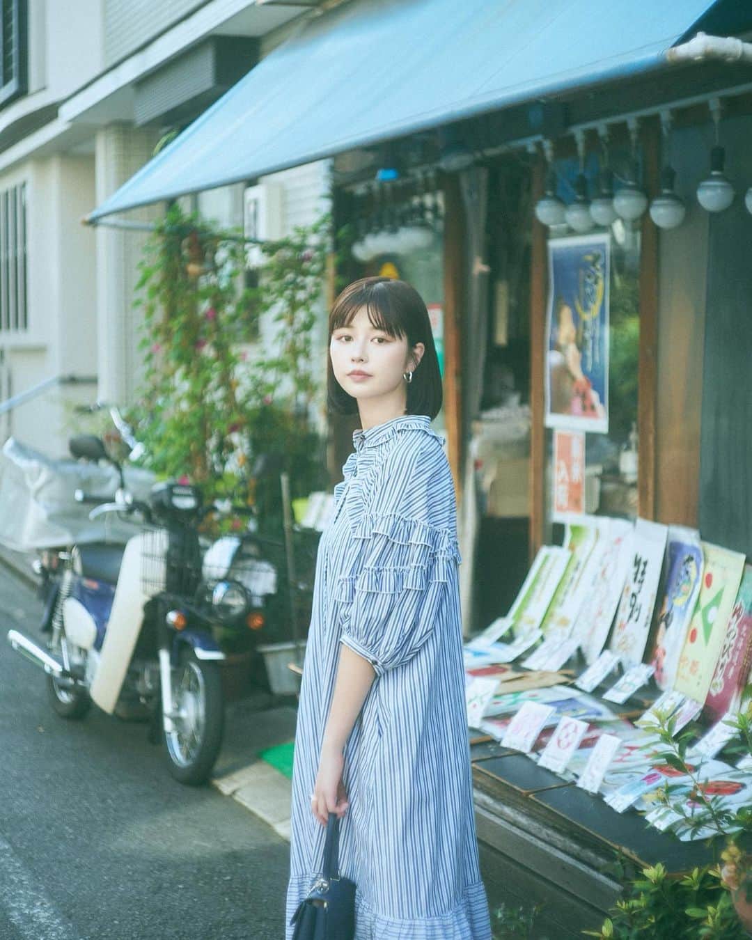 冴木柚葉のインスタグラム：「. #谷中銀座商店街  ずんずん歩きたくなる素敵な街でした✨  📷　@yutomono9」