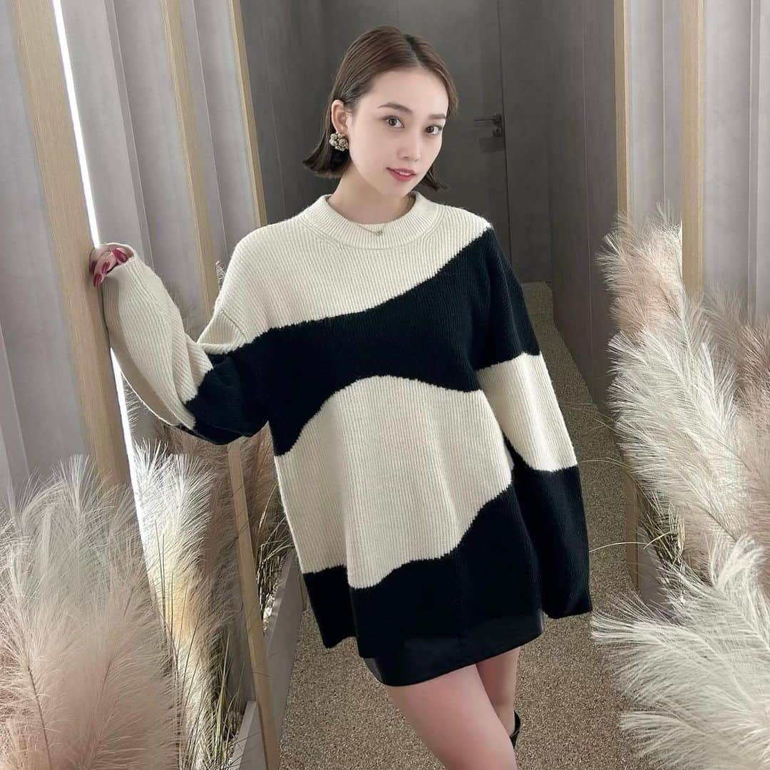 のインスタグラム：「最近 @hm で買ったニット🧶✨✨」