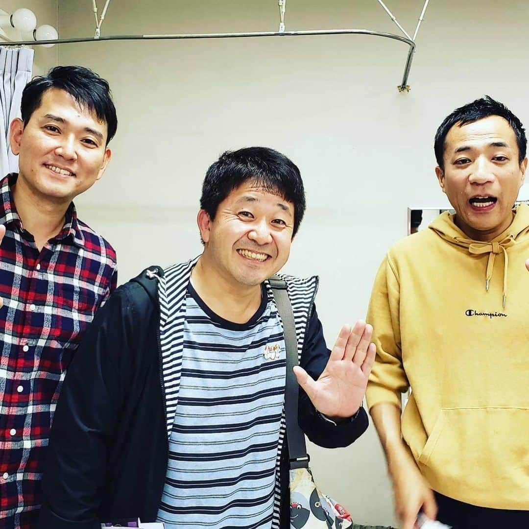 土屋伸之のインスタグラム：「#ワッキー貝山　さん #アキバ総研  ワッキー貝山さんの最新ガチャ探訪  というガチャガチャ紹介記事に #消しサカ　#ラジオショー　ガチャ紹介して頂きました！ ワッキーさんはガチャガチャ詳しすぎて、わからないキャラあったら必ず教えてもらったりしてます。 仙台でサンドさんもお世話になった大先輩！ 本も出てるので是非！」