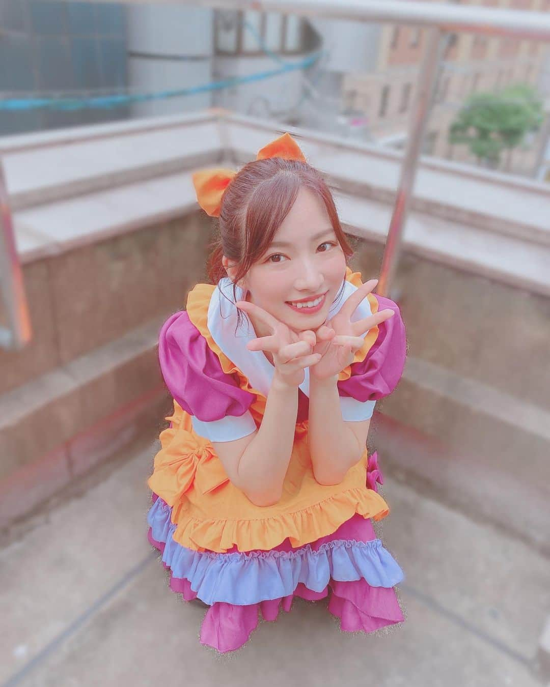 岸田麻佑のインスタグラム：「♡ ハロウィンパーティーの時の🎃 . こういう服を着ると どんな顔したらいいのか 分からなくなります🙈💕 . #ハロウィン #halloween  #ハロウィンパーティー  #ハロウィンコスプレ  #メイド #ハロウィンメイド」