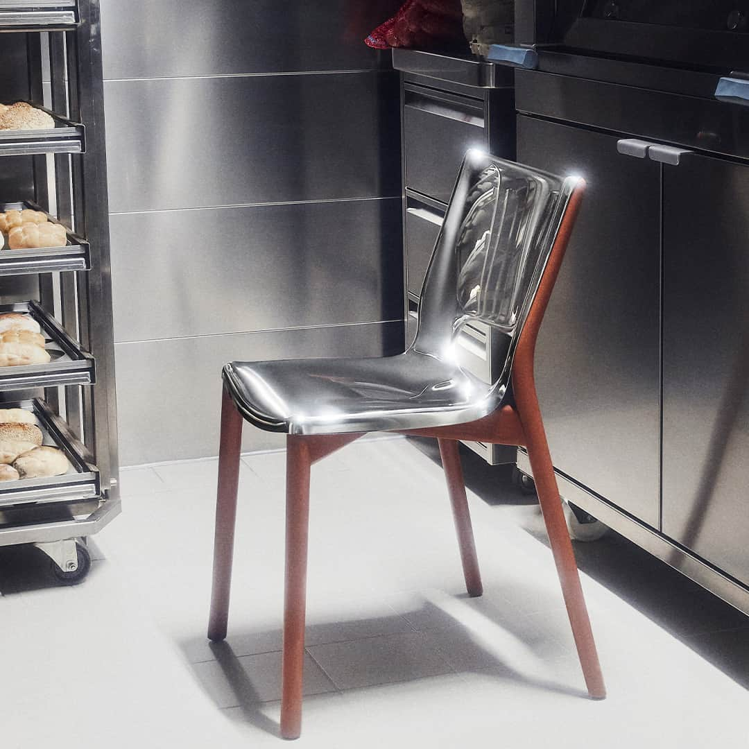 アレッシィのインスタグラム：「“I have been trying to make a chair with Philippe Starck for around 20 years now and, finally, we did it. I asked him if it was possible to design a chair that is manufactured  like a frying pan, using Alessi’s cold-press  metal technology. As it’s always the case  with @starck, it started with a subversion.” Alberto Alessi, President of Alessi ⁣ ⁣ Photo by @pietro_cocco @Bordel_Studio」