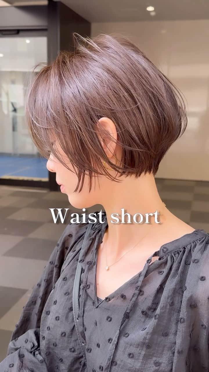 Seiichiro Kawakamiのインスタグラム：「Waist short🫰 . ➖➖➖➖➖➖➖➖➖➖➖➖➖➖ . 《《　ご予約　》》 【平日】10時～20時 〜【Price】〜 カット_6800円 カラー_8800円 カット＋カラー_12000円 カット＋ダブルカラー_21000円 カット＋3Dハイライト_21000円 カット＋パーマ_13000円 カット＋縮毛矯正_21000円 髪質改善トリートメント_8800円 . ➖➖➖➖➖➖➖➖➖➖➖➖➖➖ . #cut #bob #カット動画 #切 #銀座美容室」