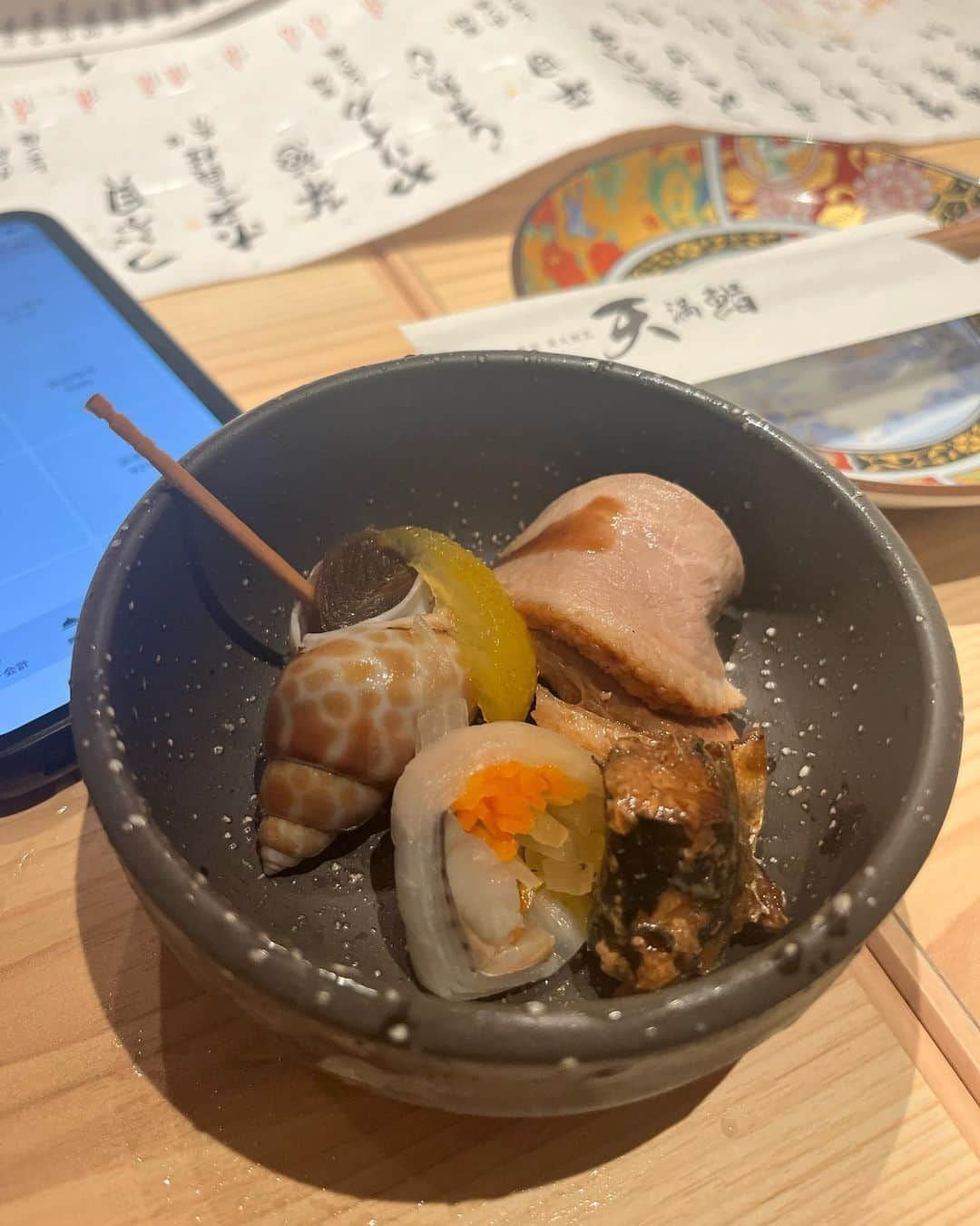 あいりさんのインスタグラム写真 - (あいりInstagram)「天満鮨🍣♡ JR天満駅から徒歩約1分 . 天満呑み歩きしてて 5件目くらいに来たお店🫶🏻 プレーンサワー50円😳  お寿司、鮎の塩焼き、牡蠣。。。 ぜんぶおいしかった🤤💕 . . #天満 #天満グルメ #大阪  #大阪グルメ #大阪観光 #天満飲み  #寿司 #鮎の塩焼き #牡蠣 #鮨  #グルメ #グルメ女子 #天満鮨  #グルメスタグラム #osaka  #osakafood #instagood #instalike」10月11日 18時06分 - gtamtgat