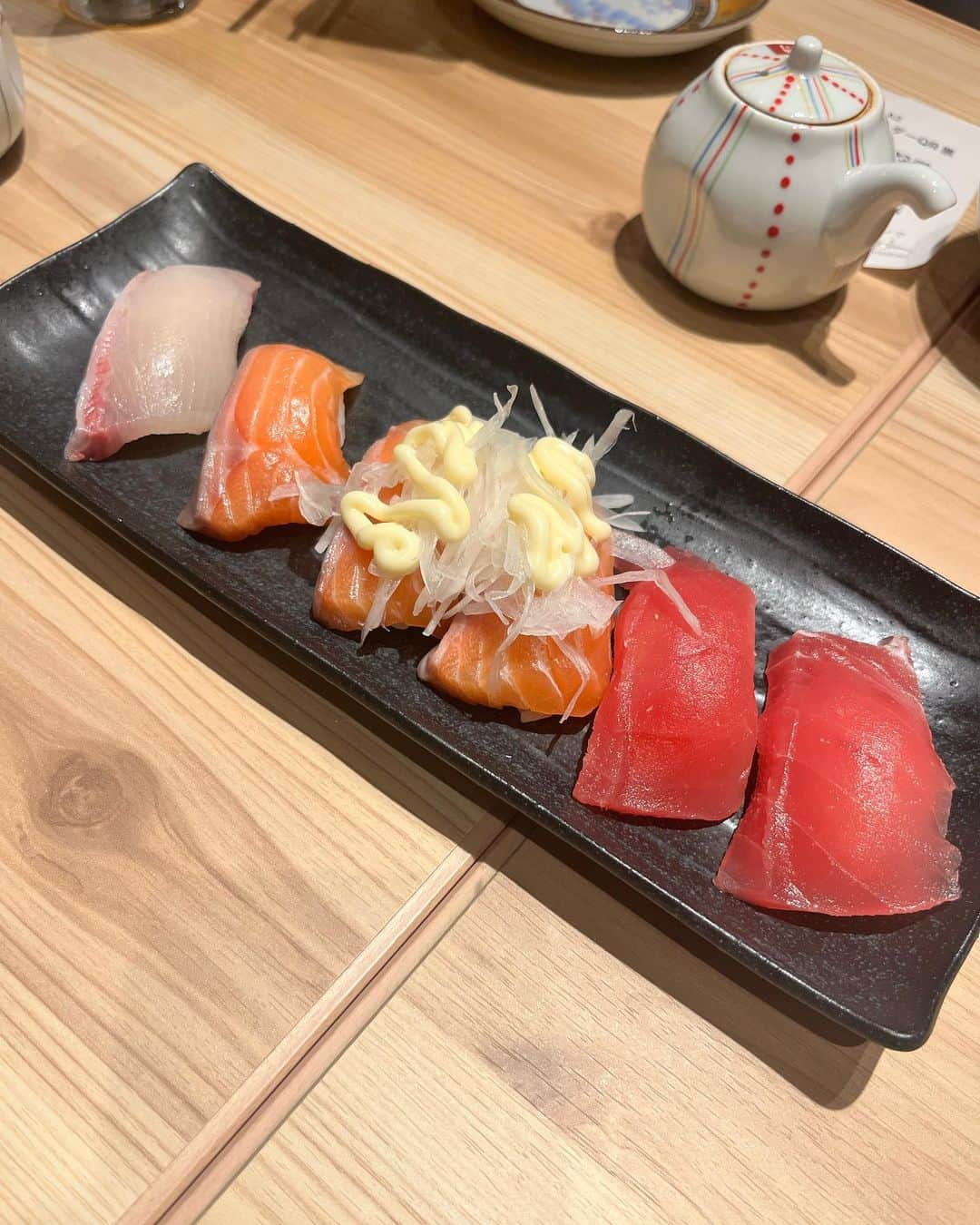 あいりさんのインスタグラム写真 - (あいりInstagram)「天満鮨🍣♡ JR天満駅から徒歩約1分 . 天満呑み歩きしてて 5件目くらいに来たお店🫶🏻 プレーンサワー50円😳  お寿司、鮎の塩焼き、牡蠣。。。 ぜんぶおいしかった🤤💕 . . #天満 #天満グルメ #大阪  #大阪グルメ #大阪観光 #天満飲み  #寿司 #鮎の塩焼き #牡蠣 #鮨  #グルメ #グルメ女子 #天満鮨  #グルメスタグラム #osaka  #osakafood #instagood #instalike」10月11日 18時06分 - gtamtgat