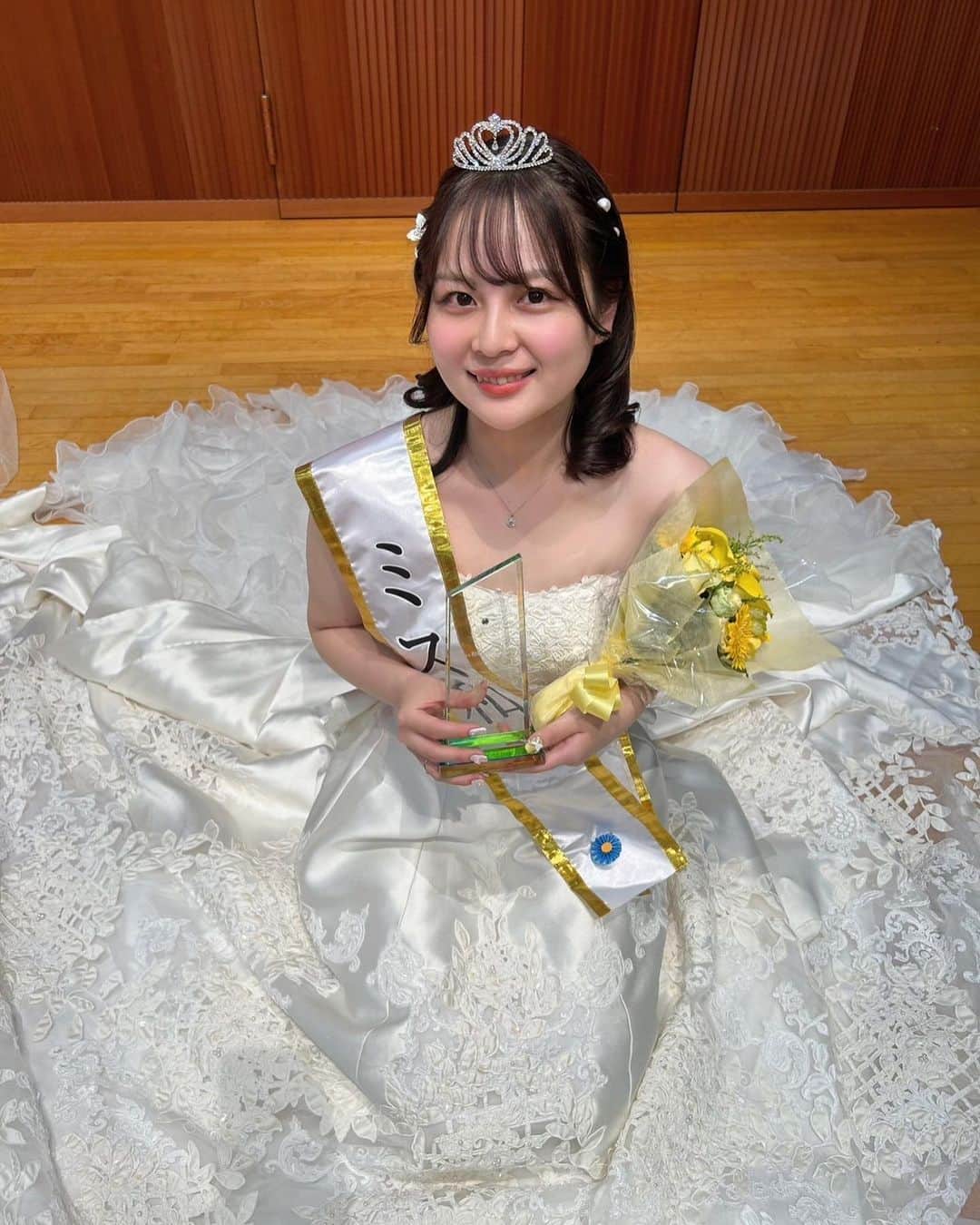 後藤沙梨花のインスタグラム：「ごきげんよう！ エントリーNo.6 増田百花です🍋🪐💛  10月7、8日をもってミス和2023幕を閉じました！終わってしまいました~🥲  ＂ミス和＂とクライアント賞の＂エンジェルハート賞＂を頂くことができました！🫶🏻  初めは軽い気持ちで応募し始まったミスコン。活動が本格的に始まり、時間が経つにつれて応援してくれる方々も増え、自分なりに真摯に向き合ってきたつもりでした。  でも心のどこかでずっと、自分が学女のミスコンのファイナリストにふさわしいのか、応援してくれる人に対して私は何か恩返しができるのか、不安で不安で仕方がなかったです。  そんな不安の中迎えた当日、私のために来てくれた家族やたくさんの友達の顔をみたら、今まで我慢してきた感情が止まりませんでした😭😭  ミスコン活動を通して本当に私の周りには素敵な人たちがたっくさんいて、ありがたく思うと同時に私って幸せ者なんだなぁと強く実感しました。  毎日投票してくれた皆、ミスコン活動頑張れって声をかけてくれた皆、そして当日わざわざ足を運んでくれた皆に、本当に感謝の気持ちでいっぱいです。 みんなに見守られながらグランプリになることが出来て本当に嬉しいです😭♥️✨  この4ヶ月、スケジュールから活動全面のサポート、体調管理まで気を配ってくれるミスコン部署のみんな、本当に4ヶ月間お疲れ様でした😭✨✨たくさんのありがとうを伝えたいです😭  そしてなにより、個性豊かで優しいファイナリスト5人と出会い、この4ヶ月濃厚な時間を過ごし、様々な経験をさせてもらったことは私の人生の大きな財産です！  最後に！もう頑張れないかも、、と思う時も体と頭を動かし、本番までやり切った自分を褒めてあげたいです！笑 私4ヶ月よく頑張った〜〜！！！  #学習院女子大学 #和祭 #gwc #Missgwc2023 #misscontest2023 #ミス和コンテスト #ミスコンテスト　#ミス和 #gakushuinwomenscollege #ミス和コンテスト2023 #ミスコン #春からgwc #学女 #学女ミスコン #ミスコンファイナリスト」
