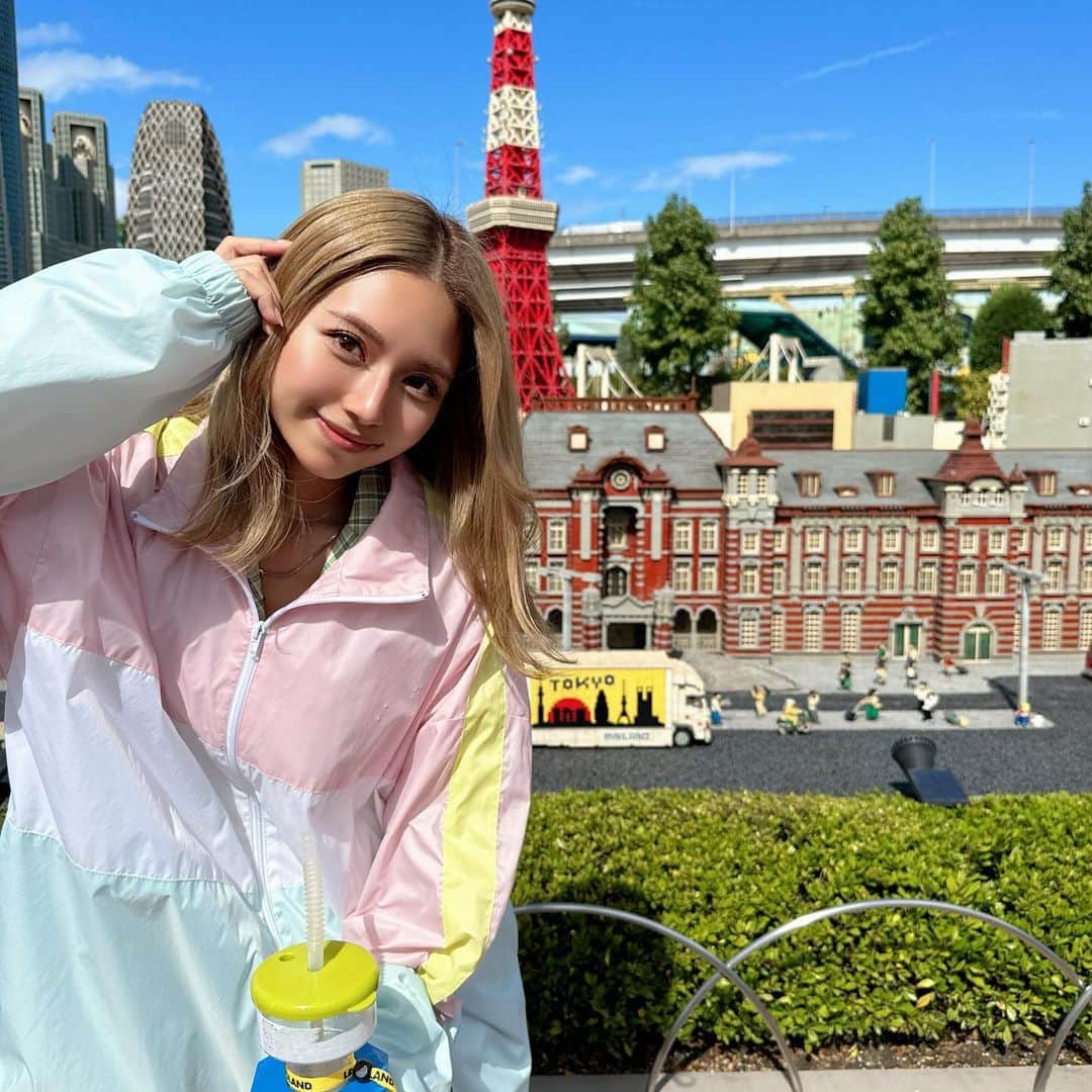 のインスタグラム：「・ 初めてのレゴランド🧱💖 ・ ミニの世界観が可愛い😍 ・ 巨大人間になって、悩み事がめっちゃ小さく感じるね😆✨✨ ・ ・ ・ #レゴランド #名古屋 #愛知県 #名古屋観光」