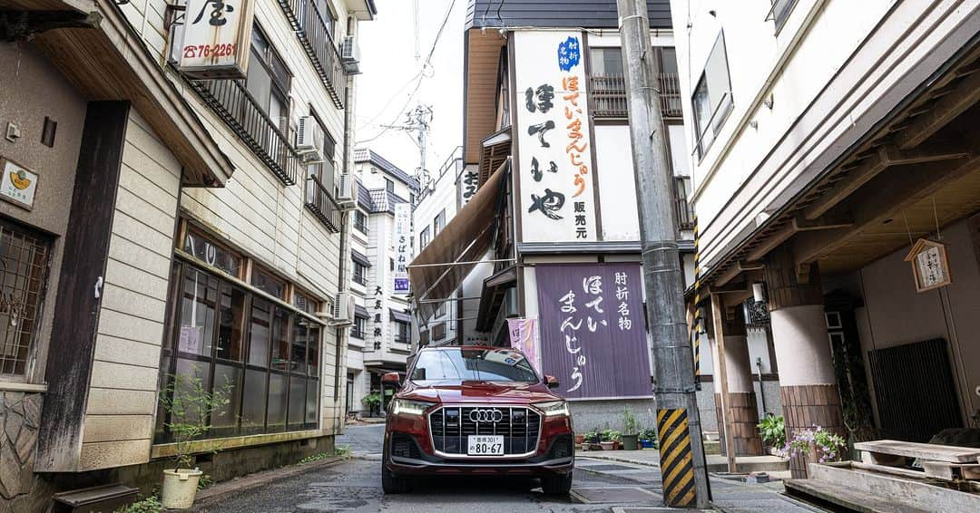 Audi Japan Sales / アウディジャパン販売さんのインスタグラム写真 - (Audi Japan Sales / アウディジャパン販売Instagram)「【Audi Q7で行く、山形ロングドライブ。】  青々と豊かな山々、穏やかで存在感を放つ澄み渡る川、きらめきと落ち着きのある海。 自然を堪能するのに、うってつけの山形。 今回のAudi Japan Sales独自企画は、山形の美しい自然と歴史的な名所をAudi Q7と共に巡ります。  ①#西吾妻スカイバレー ②#瓜割石庭公園 ③#GEA佐藤繊維 ④#肘折温泉 ⑤#最上峡 ⑥#土門拳記念館 ⑦#庄内夕日街道 ⑧#スタジオセディック庄内オープンセット ⑨#湯殿山神社 ⑩#寒河江ダム  山形ドライブの魅力をもっと知りたい方は、#AJS のオフィシャルサイト内「スペシャルコンテンツ」よりご覧ください。  #Audi #AJS #myaudi #audistyle #car #carstagram #アウディ #ドライブ #車 #愛車 #外車 #ドイツ車 #車好き #車好きな人と繋がりたい #アウディ女子 #車好き男子 #山形 #山形ドライブ」10月11日 18時00分 - audi.japan.sales