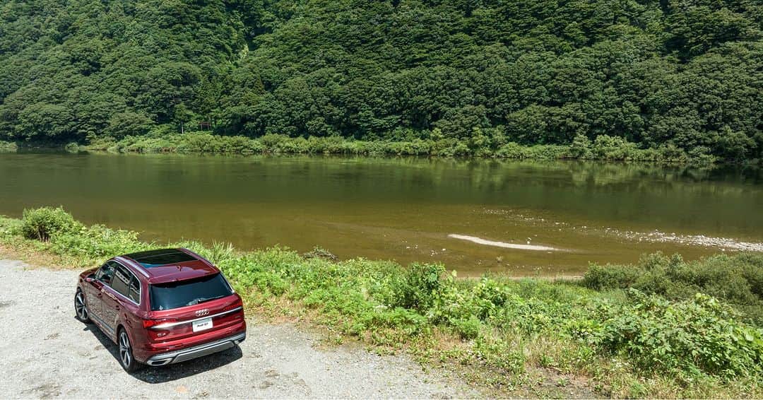 Audi Japan Sales / アウディジャパン販売さんのインスタグラム写真 - (Audi Japan Sales / アウディジャパン販売Instagram)「【Audi Q7で行く、山形ロングドライブ。】  青々と豊かな山々、穏やかで存在感を放つ澄み渡る川、きらめきと落ち着きのある海。 自然を堪能するのに、うってつけの山形。 今回のAudi Japan Sales独自企画は、山形の美しい自然と歴史的な名所をAudi Q7と共に巡ります。  ①#西吾妻スカイバレー ②#瓜割石庭公園 ③#GEA佐藤繊維 ④#肘折温泉 ⑤#最上峡 ⑥#土門拳記念館 ⑦#庄内夕日街道 ⑧#スタジオセディック庄内オープンセット ⑨#湯殿山神社 ⑩#寒河江ダム  山形ドライブの魅力をもっと知りたい方は、#AJS のオフィシャルサイト内「スペシャルコンテンツ」よりご覧ください。  #Audi #AJS #myaudi #audistyle #car #carstagram #アウディ #ドライブ #車 #愛車 #外車 #ドイツ車 #車好き #車好きな人と繋がりたい #アウディ女子 #車好き男子 #山形 #山形ドライブ」10月11日 18時00分 - audi.japan.sales