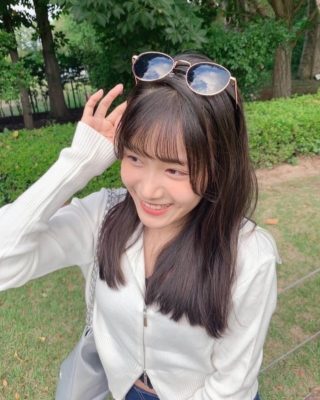 のインスタグラム：「韓国大人っぽコーデ🇰🇷💜  シルバーのバッグがアクセント！  トップス ☺︎ Temu ボトムス ☺︎ FUN バッグ ☺︎ SHEIN サンダル ☺︎ ネット  #青山姫乃 #ヒメノ  #ニコラ #nicola #ニコラ11月号 #ニコラモデル #ニコモ #fjc #sjc #ljc #fjk#SHEIN#shein購入品 #韓国コーデ」