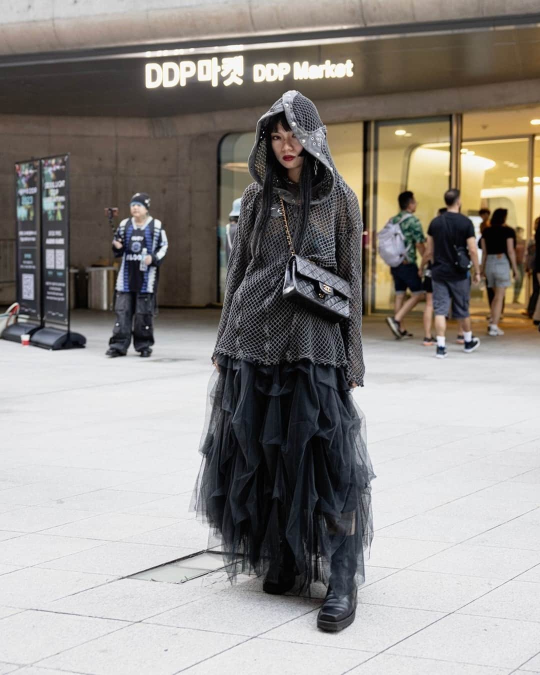 のインスタグラム：「Name: 小森リオ⁠ Age: 25⁠ Occupation: model / PR⁠ ⁠ Skirt #labelleEtude⁠ Bag #CHANEL⁠ ⁠ Photo by @iam_____riku⁠ ⁠ #スナップ_fs #fashionsnap #fashionsnap_women」