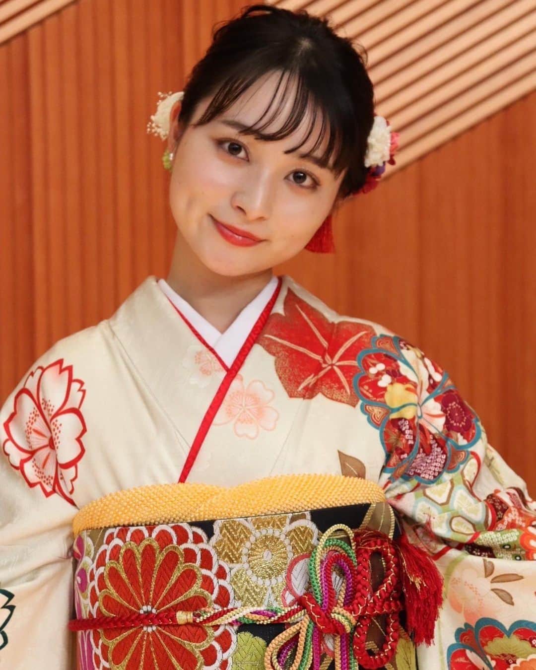 後藤沙梨花さんのインスタグラム写真 - (後藤沙梨花Instagram)「皆様、ごきげんよう。 エントリーNo.3の川津佐葵です🌸  2023年度ミス和コンテストが 10月7、8日をもって終了いたしました。 本当にあっという間で実感が湧いていません😢  私は幼い頃から感受性が強く繊細な性格で 挑戦することから逃れてばかりの人生を送ってきました。 しかし、大学進学を機に親元を離れ、本当にこのままでいいのか？と自分自身に問いかける時間を持つようになりました。そんな時にミスコンテストへの推薦を受け、出場を決意しました✨  約4ヶ月間の活動、慣れないことが続く毎日で 不安で眠れず体調を崩してしまうこともありました。 しかし、そんな時にはミスの5人、ミスコン部署の皆さんが支えとなってくれ無事に本番を迎えることが出来ました。 ミス5人、部署の皆んな出会ってくれて本当にありがとう愛してます🫶また家族や友人、SNSを通じて出会った方々から温かい言葉をいただき、改めて周りに恵まれていることを実感しました。  このミス和コンテストでの経験が間違いなく私を成長させてくれました。以前の私は挑戦から逃れてばかりいましたが 今は「とりあえずやってみよう！」と前向きな考えを持てるようになりました。そして、これから様々なことにチャレンジして後悔のない人生を歩みたいと思います！  改めて約4ヶ月間お付き合いいただき本当にありがとうございました。皆様の応援のおかげでここまで駆け抜けることが出来ました、心より感謝申し上げます。 今後の川津佐葵もどうか暖かく見守っていただければ幸いです♡  それでは、ごきげんよう👋  #学習院女子大学 #和祭 #gwc #Missgwc2023 #misscontest2023 #ミス和コンテスト #ミスコンテスト　#ミス和 #gakushuinwomenscollege #ミス和コンテスト2023 #ミスコン #春からgwc #学女 #学女ミスコン #ミスコンファイナリスト」10月11日 18時01分 - missgwc2023