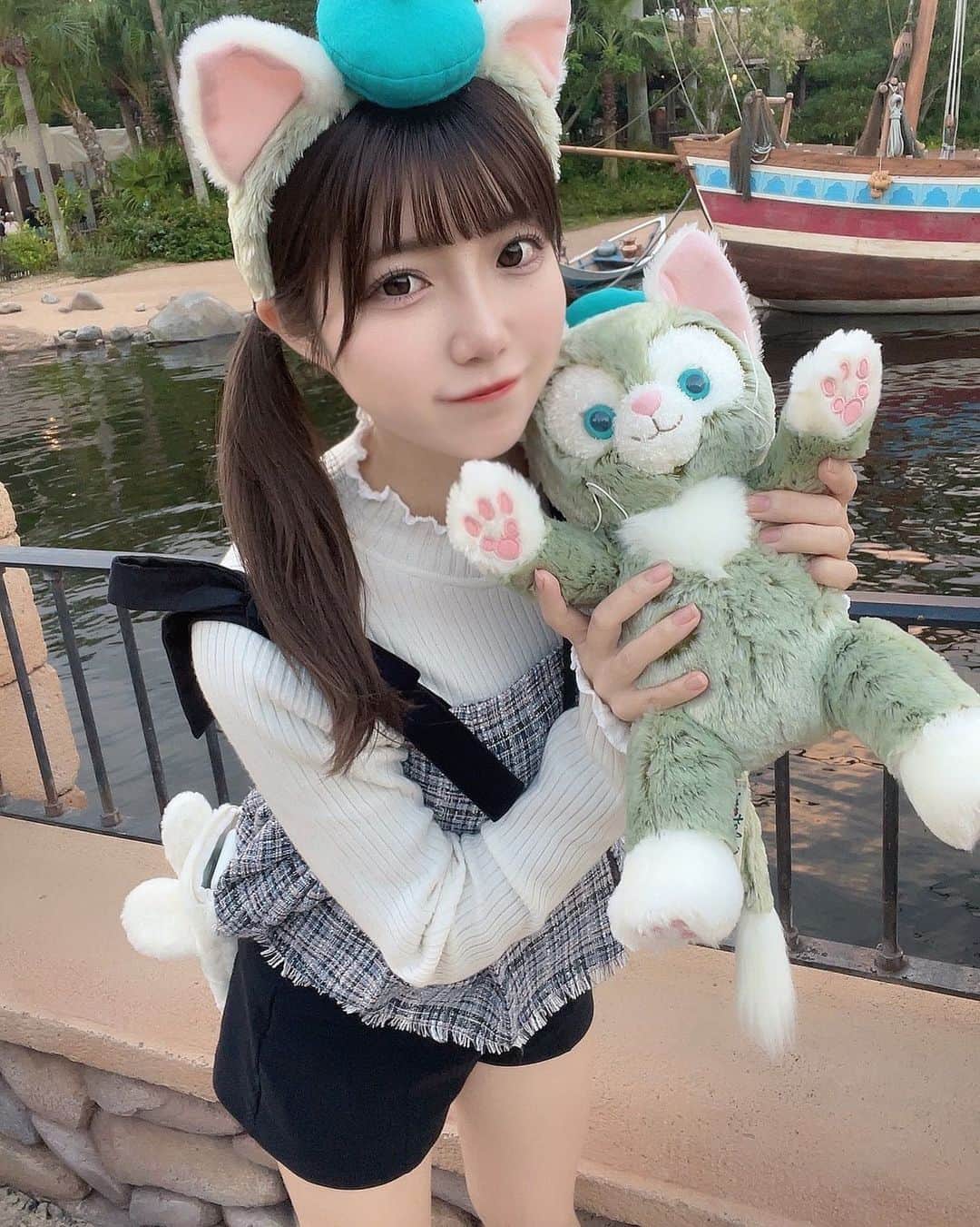 愛白かなたのインスタグラム：「やっと来れた〜！🐈‎🤍 #ジェラトーニ」