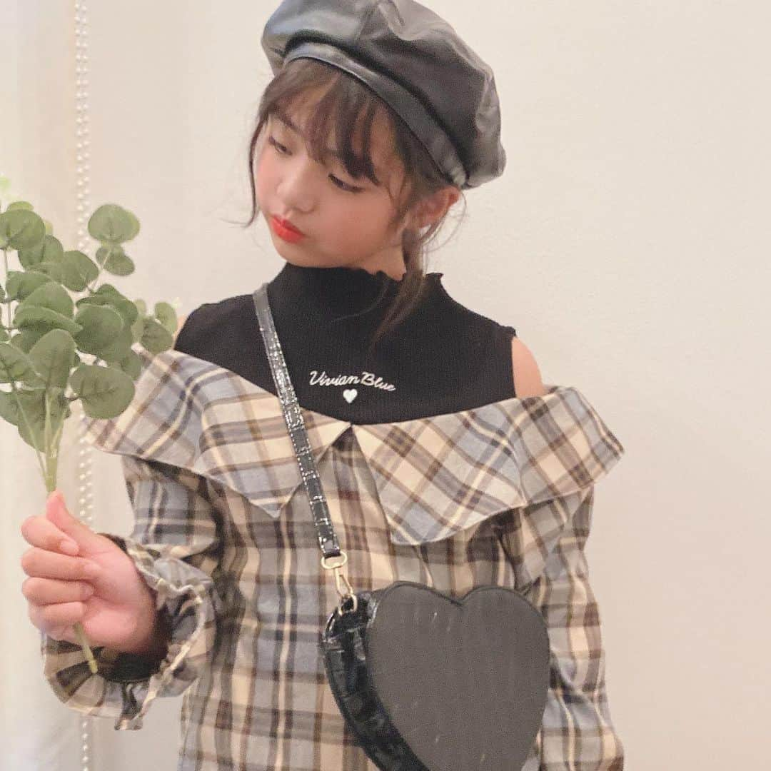 ♡KAO♡さんのインスタグラム写真 - (♡KAO♡Instagram)「： ： ようやく秋服の出番だね🌿🍂  お気に入りtopsのコーデ·͜·ᰔᩚ  コーデpointは詳しく記事にして頂いてるので 良かったら覗いてみてくださいねおしゃれキッズが着こなす！秋先取りおとなっぽコーデ♡ ♡♡  【おしゃれキッズが着こなす！秋先取りおとなっぽコーデ♡ 】 -株式会社ライトオン WEBメディア- 【LIFE STYLE magazine】 ▹▸ @_life_style_magazine_   記事✎*▹▸ https://bit.ly/3PzY7do ※ストーリにURL載せておきますねᵕ̈  ： ： ◾︎フェイクレイヤード肩あきビッグ衿ブラウス  ▹▸ @righton_pr @right_on_kids  【身長142cm size150】  ： ： ┈┈coordinate item┈┈┈┈┈┈┈┈┈┈ tops/pants▹▸ @right_on_kids @_life_style_magazine_   ┈┈┈┈┈┈┈┈┈┈┈┈┈┈┈┈┈┈┈┈  ： ： ： ： ： ： ： ： ： ： ： ：  #ライフスタイルマガジン #lifestylemagazine #LSM #ライトオン #ライトオンキッズ  #ig_kidsfashion #kidsfashion #親バカ #ig_oyabakabu #親バカ部 #娘 #9歳 #js3 #女の子 #娘コーデ #女の子コーデ #インスタキッズ #ig_kids #キッズファッション #キッズモデル部 #プチプラコーデ  #キッズコーデ」10月11日 18時15分 - o0.don_tama.0o