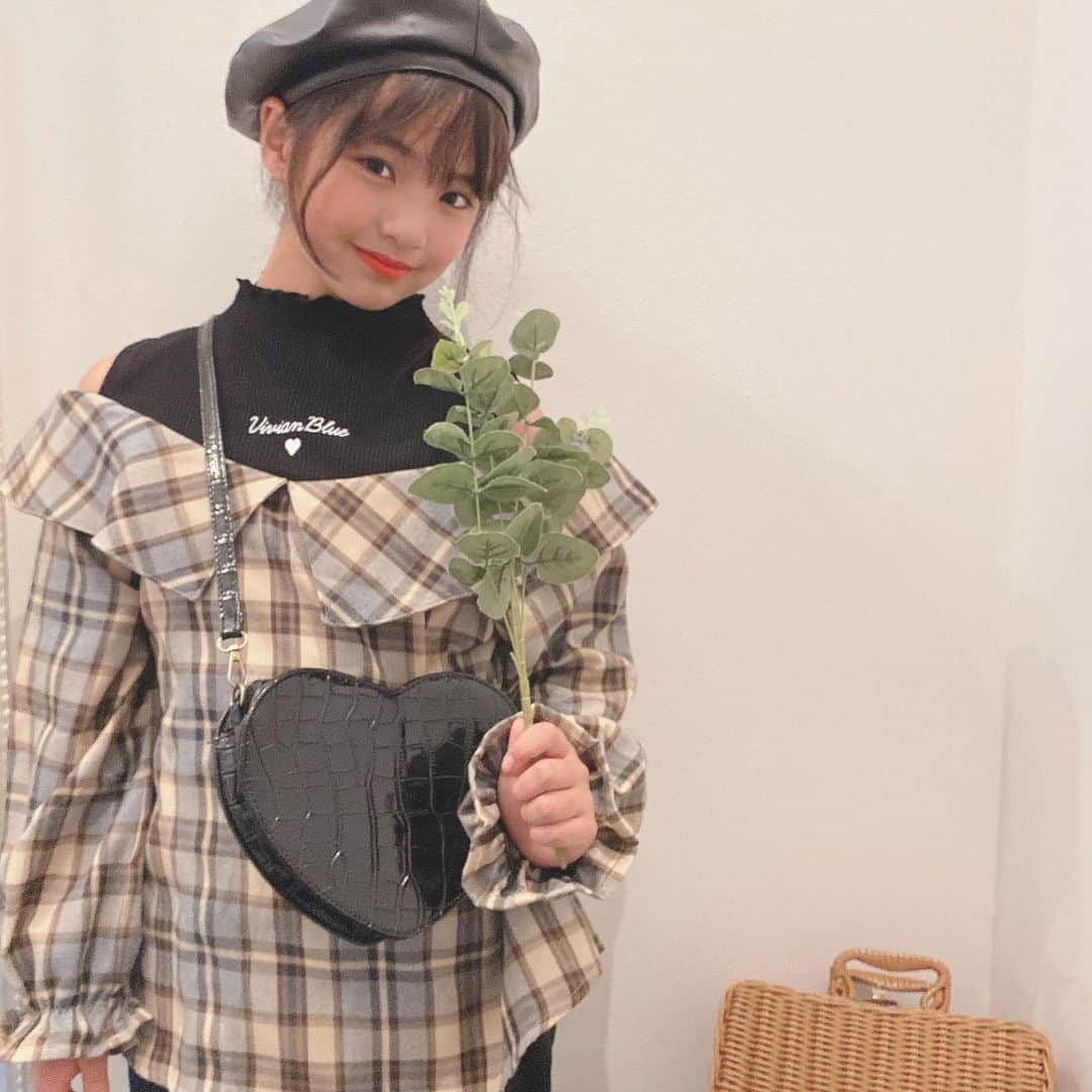 ♡KAO♡さんのインスタグラム写真 - (♡KAO♡Instagram)「： ： ようやく秋服の出番だね🌿🍂  お気に入りtopsのコーデ·͜·ᰔᩚ  コーデpointは詳しく記事にして頂いてるので 良かったら覗いてみてくださいねおしゃれキッズが着こなす！秋先取りおとなっぽコーデ♡ ♡♡  【おしゃれキッズが着こなす！秋先取りおとなっぽコーデ♡ 】 -株式会社ライトオン WEBメディア- 【LIFE STYLE magazine】 ▹▸ @_life_style_magazine_   記事✎*▹▸ https://bit.ly/3PzY7do ※ストーリにURL載せておきますねᵕ̈  ： ： ◾︎フェイクレイヤード肩あきビッグ衿ブラウス  ▹▸ @righton_pr @right_on_kids  【身長142cm size150】  ： ： ┈┈coordinate item┈┈┈┈┈┈┈┈┈┈ tops/pants▹▸ @right_on_kids @_life_style_magazine_   ┈┈┈┈┈┈┈┈┈┈┈┈┈┈┈┈┈┈┈┈  ： ： ： ： ： ： ： ： ： ： ： ：  #ライフスタイルマガジン #lifestylemagazine #LSM #ライトオン #ライトオンキッズ  #ig_kidsfashion #kidsfashion #親バカ #ig_oyabakabu #親バカ部 #娘 #9歳 #js3 #女の子 #娘コーデ #女の子コーデ #インスタキッズ #ig_kids #キッズファッション #キッズモデル部 #プチプラコーデ  #キッズコーデ」10月11日 18時15分 - o0.don_tama.0o