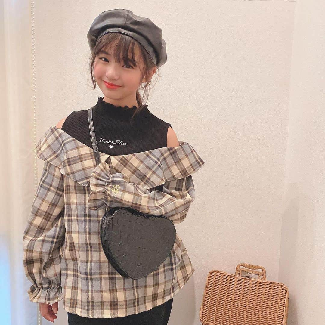 ♡KAO♡さんのインスタグラム写真 - (♡KAO♡Instagram)「： ： ようやく秋服の出番だね🌿🍂  お気に入りtopsのコーデ·͜·ᰔᩚ  コーデpointは詳しく記事にして頂いてるので 良かったら覗いてみてくださいねおしゃれキッズが着こなす！秋先取りおとなっぽコーデ♡ ♡♡  【おしゃれキッズが着こなす！秋先取りおとなっぽコーデ♡ 】 -株式会社ライトオン WEBメディア- 【LIFE STYLE magazine】 ▹▸ @_life_style_magazine_   記事✎*▹▸ https://bit.ly/3PzY7do ※ストーリにURL載せておきますねᵕ̈  ： ： ◾︎フェイクレイヤード肩あきビッグ衿ブラウス  ▹▸ @righton_pr @right_on_kids  【身長142cm size150】  ： ： ┈┈coordinate item┈┈┈┈┈┈┈┈┈┈ tops/pants▹▸ @right_on_kids @_life_style_magazine_   ┈┈┈┈┈┈┈┈┈┈┈┈┈┈┈┈┈┈┈┈  ： ： ： ： ： ： ： ： ： ： ： ：  #ライフスタイルマガジン #lifestylemagazine #LSM #ライトオン #ライトオンキッズ  #ig_kidsfashion #kidsfashion #親バカ #ig_oyabakabu #親バカ部 #娘 #9歳 #js3 #女の子 #娘コーデ #女の子コーデ #インスタキッズ #ig_kids #キッズファッション #キッズモデル部 #プチプラコーデ  #キッズコーデ」10月11日 18時15分 - o0.don_tama.0o