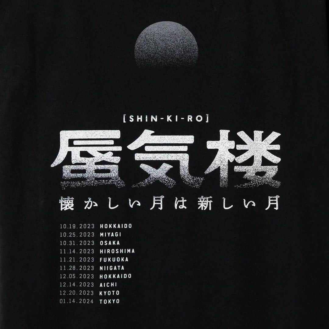 サカナクションさんのインスタグラム写真 - (サカナクションInstagram)「SHIN-KI-RO TOUR TEE  ¥3800  月の満ち欠けがプリントされたTシャツ バックプリントにはツアースケジュールがプリントされています。  #懐かしい月は新しい月蜃気楼 #蜃気楼ツアー」10月11日 18時09分 - sakanaction_jp