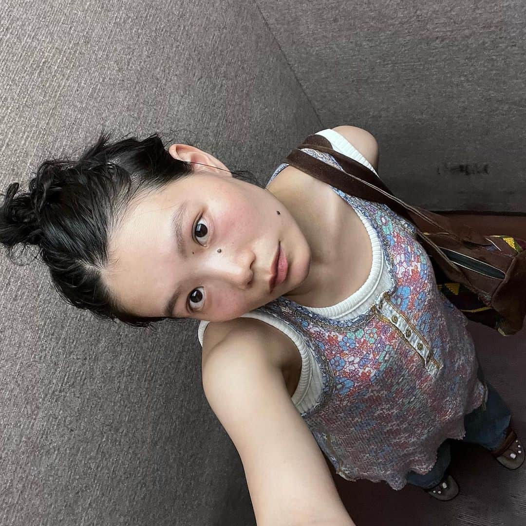 のインスタグラム：「ちびの冷麺ｲﾁﾊﾞﾝいいｯ🥹💦 ༶✧𓂂 私あともう少し夏が良いなぁ🥛」
