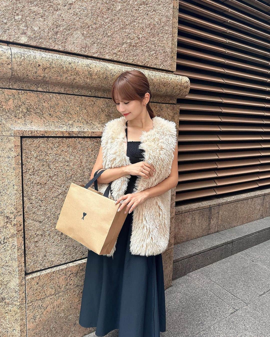 細沼紗花さんのインスタグラム写真 - (細沼紗花Instagram)「.  この時期にしか着られないもこもこちゃんを🐩  髪の毛は1つに束ねてくるりんぱ🐾  秋もたくさん出かけたいなぁ🍁  . #ヘアアレンジ#ワンピ#ワンピースコーデ」10月11日 18時11分 - sayaka_hosonuma