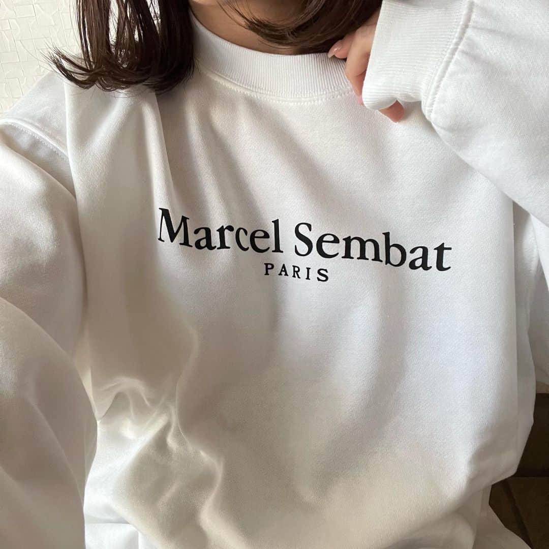 さやのインスタグラム：「@wego_zozo  👕クルーネックスウェット(M size) . . . シンプルなフロントロゴで着回ししやすいデザイン🤍👏🏻 しかも裏起毛で暖かい素材だからこの時期だと1枚で着れちゃう·͜· ︎︎ᕷ✨ . . ZOZOTOWNでお得にお買い物🛍.｡o . .  #pr」