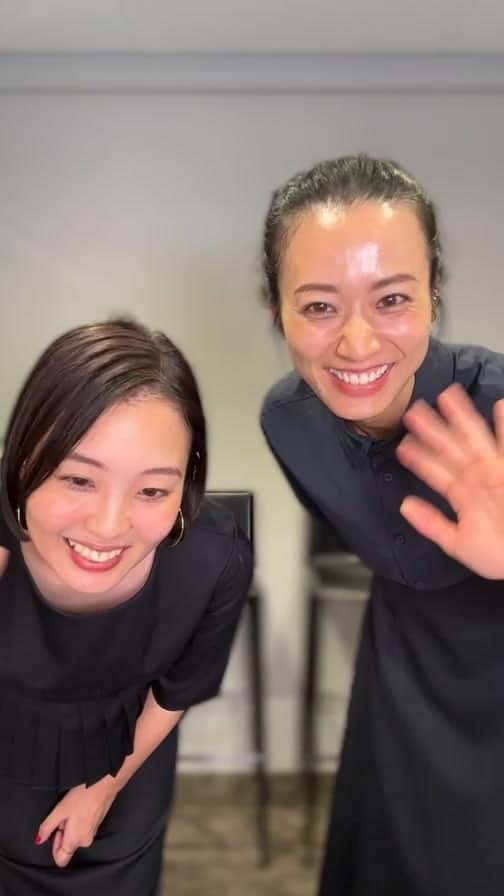 牧野紗弥のインスタグラム：「@ayaka8880 ちゃんとゲリラライブ🫶🏻✨と言いつつ、1時間お話ししちゃいました🤣 @takashimaya_yokohama 4Fスーツクローゼットにて今日10/11から10/17まで @ivy_i_am_navy ポップアップを行なっております😊 ぜひぜひ遊びに来て下さい❣️」