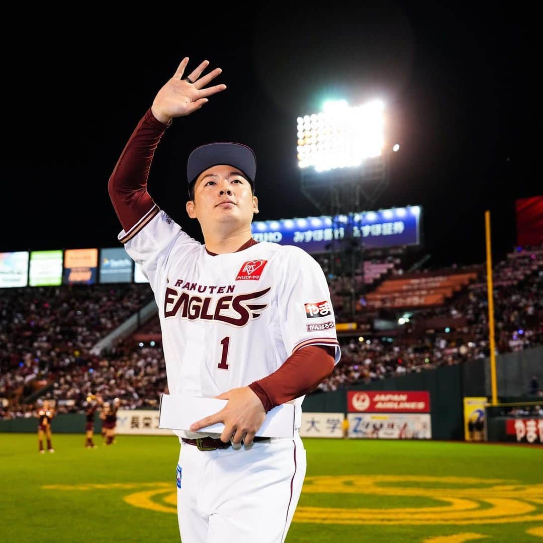 東北楽天ゴールデンイーグルスさんのインスタグラム写真 - (東北楽天ゴールデンイーグルスInstagram)「⚾️  2023シーズンも熱い応援をいただきまして 本当にありがとうございました‼️🏟️🦅  #鷲が掴む #rakuteneagles #岸孝之 #小郷裕哉  #則本昂大 #荘司康誠  #村林一輝  #鈴木翔天 #島内宏明 #安樂智大  #内星龍  #宋家豪 #伊藤裕季也  #松井裕樹 #田中将大」10月11日 18時27分 - rakuten_eagles