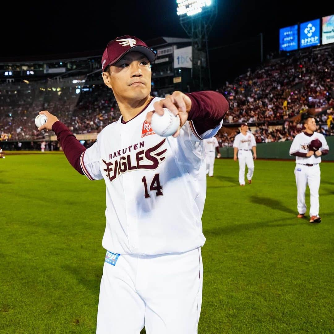 東北楽天ゴールデンイーグルスさんのインスタグラム写真 - (東北楽天ゴールデンイーグルスInstagram)「⚾️  2023シーズンも熱い応援をいただきまして 本当にありがとうございました‼️🏟️🦅  #鷲が掴む #rakuteneagles #岸孝之 #小郷裕哉  #則本昂大 #荘司康誠  #村林一輝  #鈴木翔天 #島内宏明 #安樂智大  #内星龍  #宋家豪 #伊藤裕季也  #松井裕樹 #田中将大」10月11日 18時27分 - rakuten_eagles