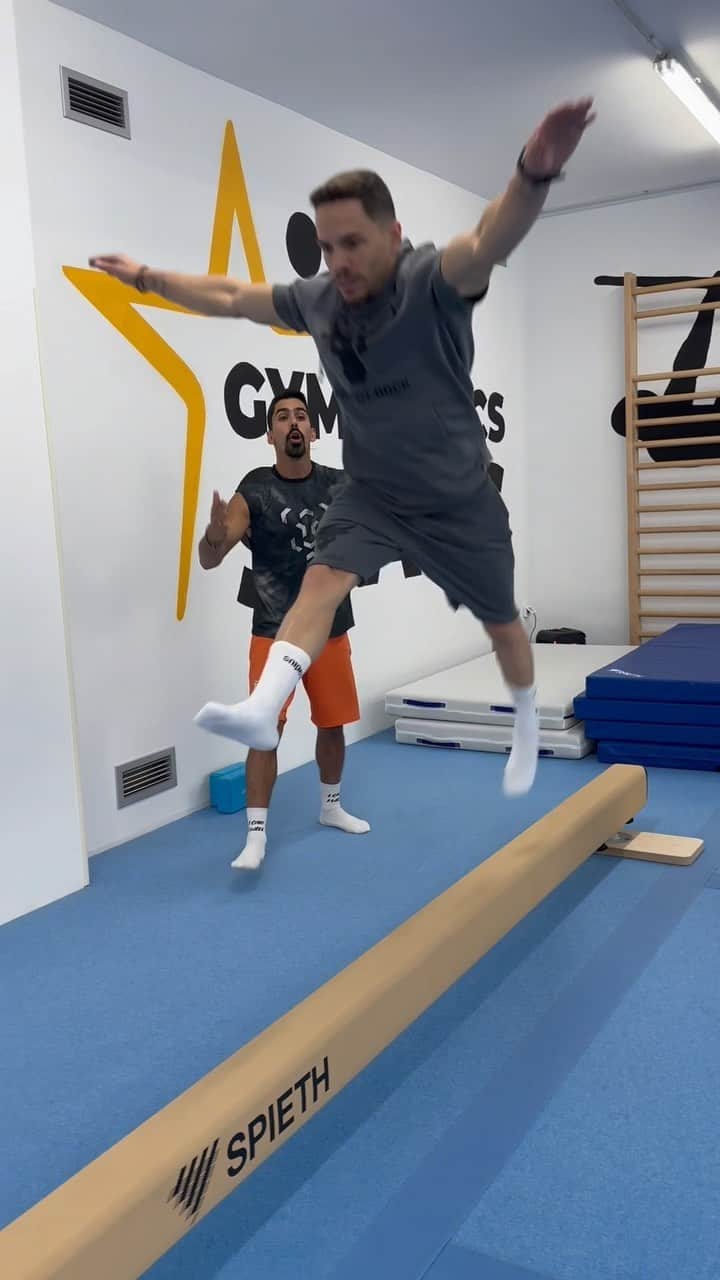 バシリキ・ミロウシのインスタグラム：「Men try women’s skills 🥴😂 #petrounias #millousi #αχαρακτηριστος #παμεδυνατα #gymnastics」