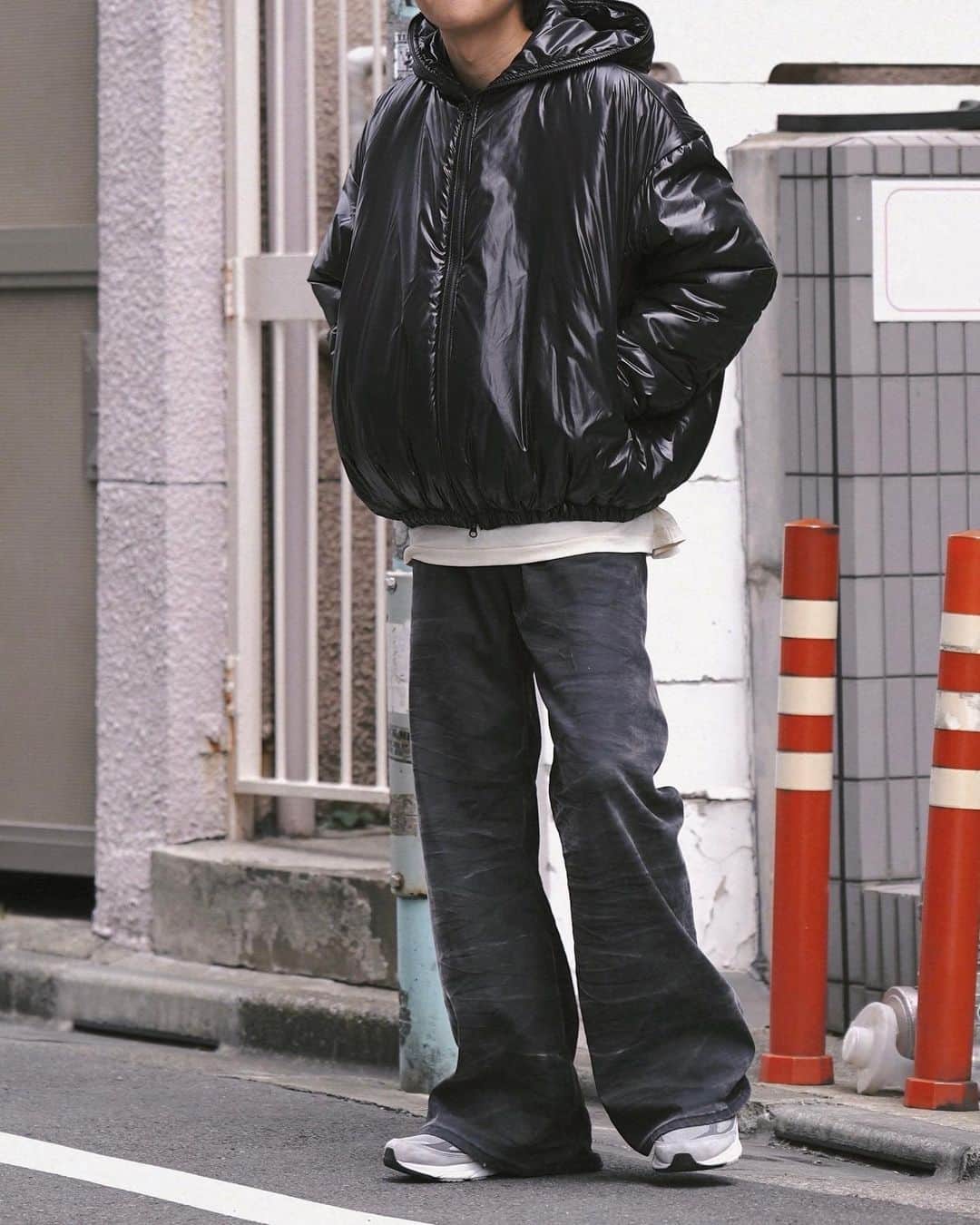 げんじさんのインスタグラム写真 - (げんじInstagram)「outfit ideas  いよいよ今週末、@lidnm_official_ 新作お披露目です📢 オリジナルのカシミヤ100%ニットが極上の着心地 ◎  @llife_official_ のクロシェットは、サンプル段階なのでより良いものに仕上げていきます、お楽しみに🤝🏻  knit #lidnm coming soon denim #maisonmargiela  shoes #newbalance  pierce #llife eyewear #gentlemonster clochette #llife coming soon outer #gabrielacollgarments  #メンズファッション #ファッション #秋服 #秋コーデ #秋冬 #今日のコーデ #今日の服 #ニット #knit #cashmere #cashmereknit #fashion #mensfashion #23aw #23fw #autumn #winter #ootd #outfit #styling #패션 #스타일 #코디 #옷스타그램」10月11日 18時29分 - genji_official_