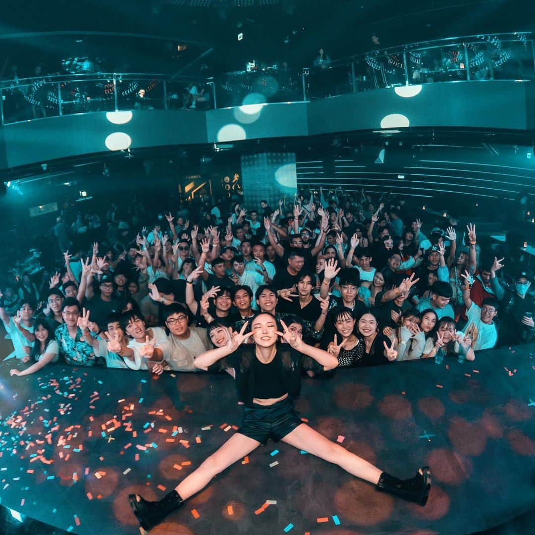 ᴍᴀʏᴀさんのインスタグラム写真 - (ᴍᴀʏᴀInstagram)「I'm pleasure to be back @wave_taipei in Taiwan ARIGATOU🥰 The last one 🎥 4 years ago🙀Always warm🙏 我想很快再次见到你🫶  嬉しいと目を閉じてしまい鼻が膨らむ癖😂もっかい撮ってーって2枚目言ってる笑 最後の動画は4年前〜内装もめちゃ変わって二階席もありステージからもお客さんの顔がよく見えて更に映える作りになってました✨いつも暖かくてありがたいです‼︎台湾飯美味しかったな〜😮‍💨」10月11日 18時42分 - yamatomaya_jp