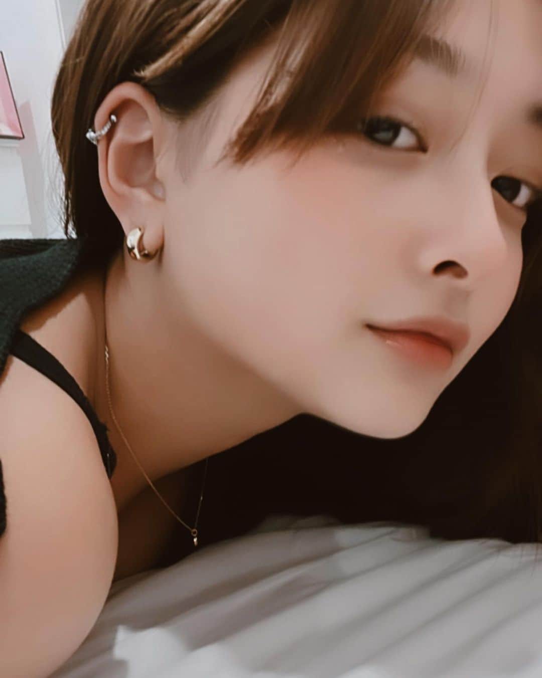 HANAのインスタグラム：「最近髪の毛サラサラ✌︎ このシャンプーとってもいいからチェックしてね♪  #moist_recovery」