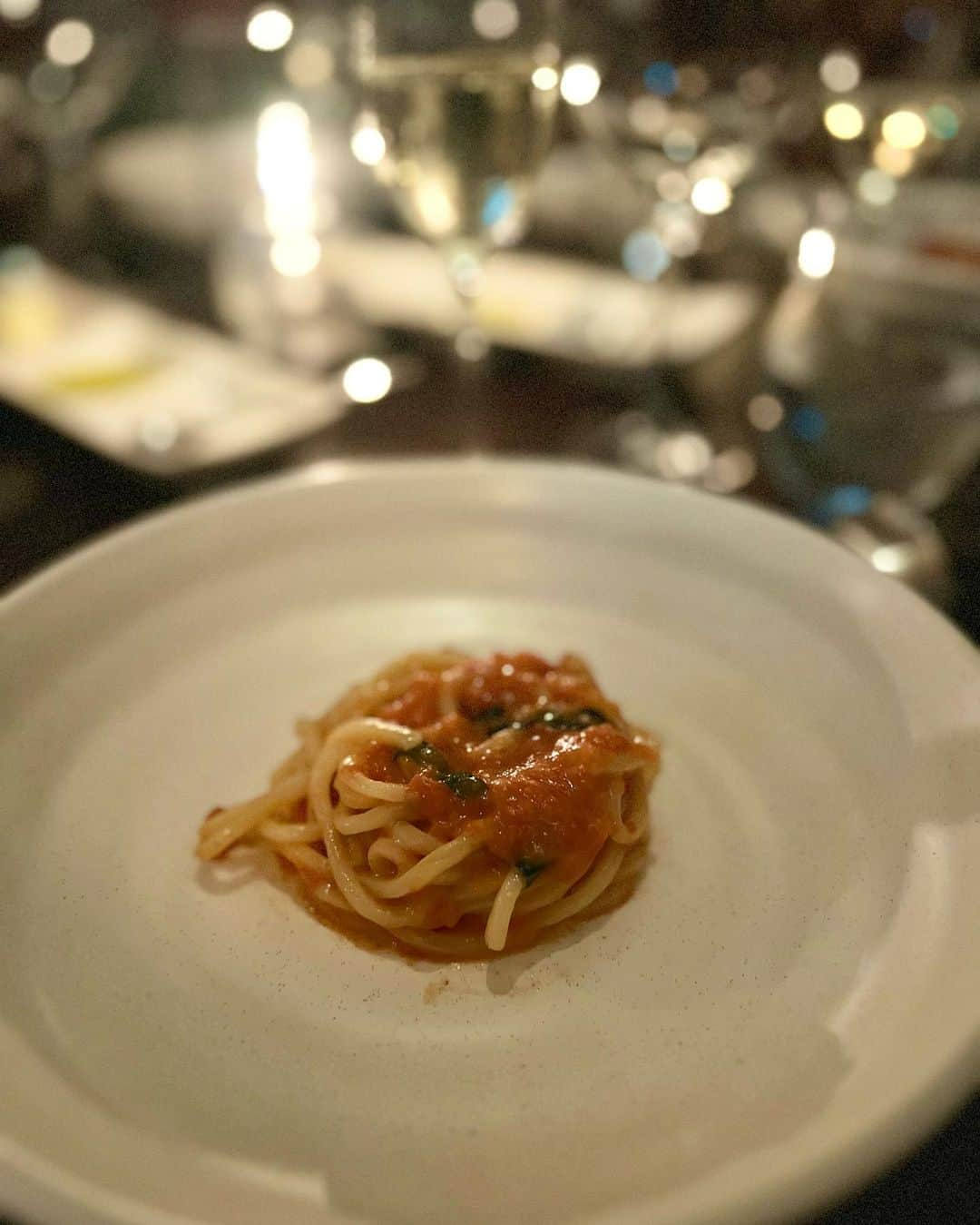 平山美春さんのインスタグラム写真 - (平山美春Instagram)「📍Scarpetta Tokyo  @scarpettatokyo   1st Anniversary 👏✨ Thank you for having me!! @shiggytokyo   1周年おめでとうございます👏 NY本店でも人気のメニューも押さえつつ、日本独自のアレンジも✨ 私は定番のトマトパスタがお気に入り🍅  まるで海外にいるような空間で、どのエリアでどう過ごしてもカジュアルに楽しめるレストラン🍽️ 女子会にもデートにも会食にも✨  1周年で特別にDJ @tkco が機材を持ち込んでくれるという贅沢さ👏みんなで踊って楽しい夜になりました🤍  #scarpettatokyo1st_anniversary  #scarpettatokyo」10月11日 18時37分 - miharuhirayama