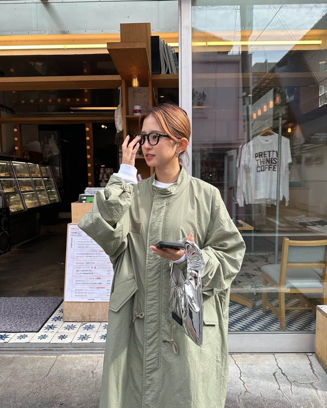 鈴本美愉さんのインスタグラム写真 - (鈴本美愉Instagram)「@muleau_official  Muléau 23 Autumn Collection Vol.3 販売スタートしました🥳  今回のアイテムは全て男性の方もお使いいただけます✨ こちらのコートもユニセックスで、ウエスト部分と裾部分に紐がついていていろんなシルエットが楽しめるアイテムです🙌 もう一色はBlack🐈‍⬛ この機会にぜひ🩶」10月11日 19時00分 - suzumotomiyu125