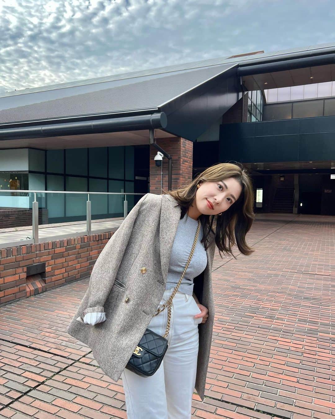 MelonHarunaのインスタグラム：「秋服いっぱいget🍂✌️ なんかやっと涼しくなりましたね😳 @naturalbeautybasic_official   少し前にお誕生日祝いしてもらった🎂🩷  #ナチュラルビューティーアンドベーシック#naturalbeautyandbasic #秋コーデ#ママコーデ#ジャケット#ジャケットコーデ#ビスチェ#大人カジュアル#アラサーコーデ」