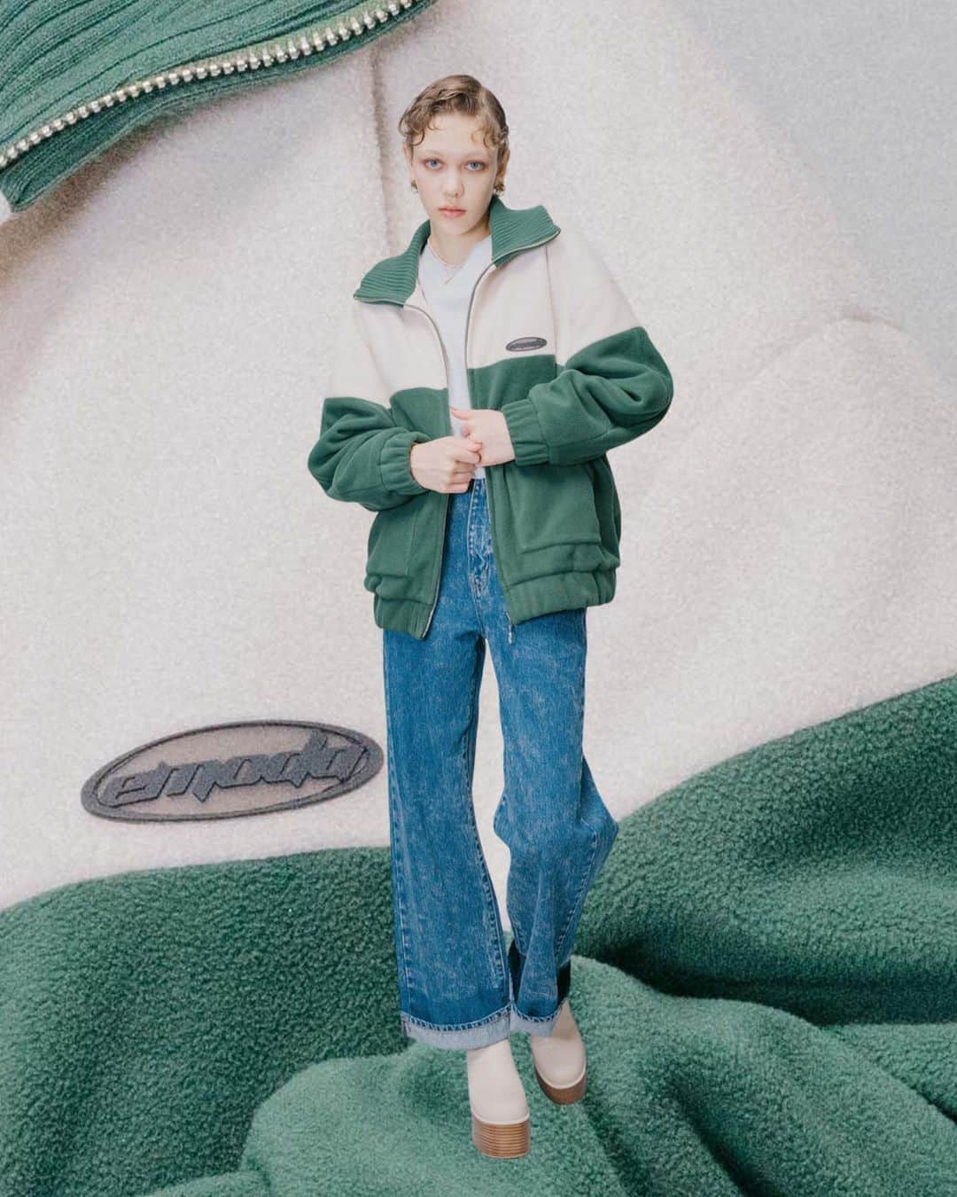 EMODAさんのインスタグラム写真 - (EMODAInstagram)「ㅤㅤㅤㅤㅤㅤㅤㅤㅤㅤㅤㅤ '23 autumn&winter October new item ㅤㅤㅤ  ・RIB COLLAR FLEECE BLOUSON ￥ 12,980 tax'in ・FRONT LOGO OVER T/S ￥ 5,940 tax'in ・2TONE LOOSE H/W JEANS ￥ 14,080 tax'in ・SIDE GORE ROUND BOOTS ￥ 16,280 tax'in ・MARK POINT PEARL NC ￥ 4,950 tax'in ・MARK POINT PIERCE ￥ 3,960 tax'in ＿＿＿＿＿＿＿＿＿＿＿＿＿＿＿＿＿＿＿＿＿＿＿＿  詳細は( @emoda_official )のTOPのURL,storiesチェック✔️ㅤㅤ ㅤㅤㅤ ㅤㅤㅤㅤㅤ ㅤㅤㅤㅤㅤ ㅤㅤㅤㅤ #EMODA #EMODA_OUTER #EMODA_JEANS #EMODA_SHOES #boots #フリースブルゾン #フリース #オーバーサイズブルゾン #ロゴロンT #ロングスリーブロンT #ワイドデニム #ルーズデニム #ショートブーツ #RUNWAYchannel #2023AW #autumn #winter @emoda_snap」10月11日 18時44分 - emoda_official