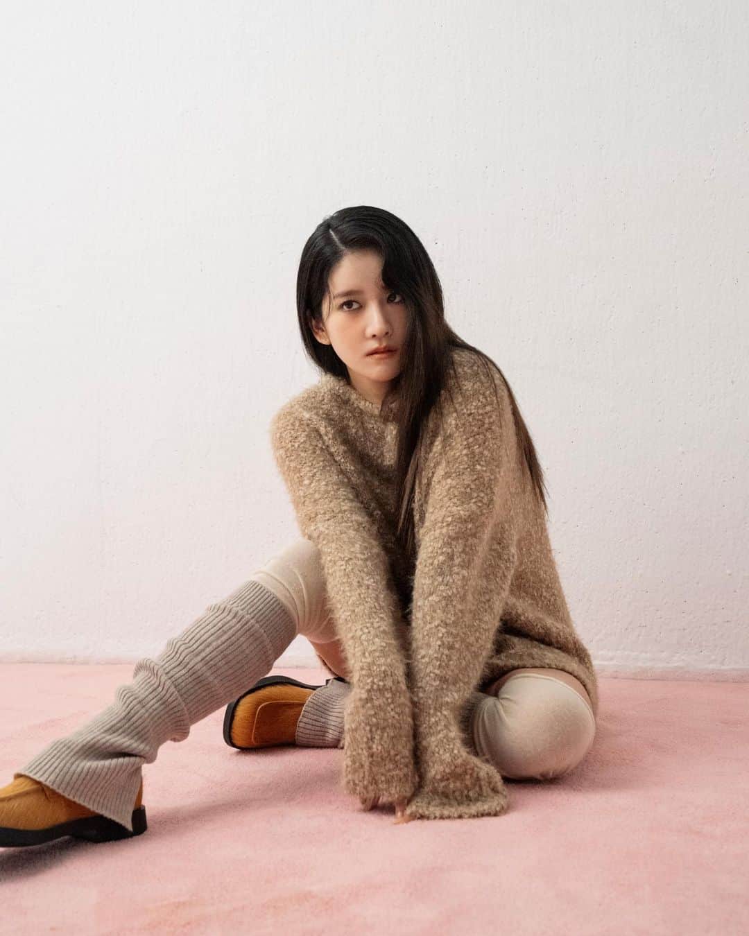 キングコングエンターテインメントのインスタグラム：「| #추소정 #손주연  배우 추소정, 손주연 씨의 숨겨진 초능력을 밝혀낸 ‘더네이버’ 비하인드 포스트 오픈⚡️  포스트 보러 가기 🔗 https://naver.me/G4x0kSJ3 (or Link in Bio ✔)  #추소정 #손주연 #ChuSoJung #SonJuYeon #더네이버 #TheNeighbor #비하인드 #포스트」
