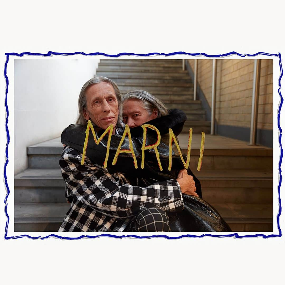 マルニのインスタグラム：「MARNI Fall/Winter 2023 Collection seen through the powerful vision of Jim Goldberg.   The shots, taken by the celebrated American photographer and visual artist, explore and intercept the authenticity of the subjects photographed, as his art invites the viewer to look at the relationships and connections that are generated between them.  #MarniFW23Vol2 available online and in stores. Learn more via link in bio.  Photography: Jim Goldberg @goldbergjim @dobedorepresents @magnumphotos Casting: @goodcatch_ Hair: @mikeogorman_ Production: @DoBeDoRepresents @roscoproduction」