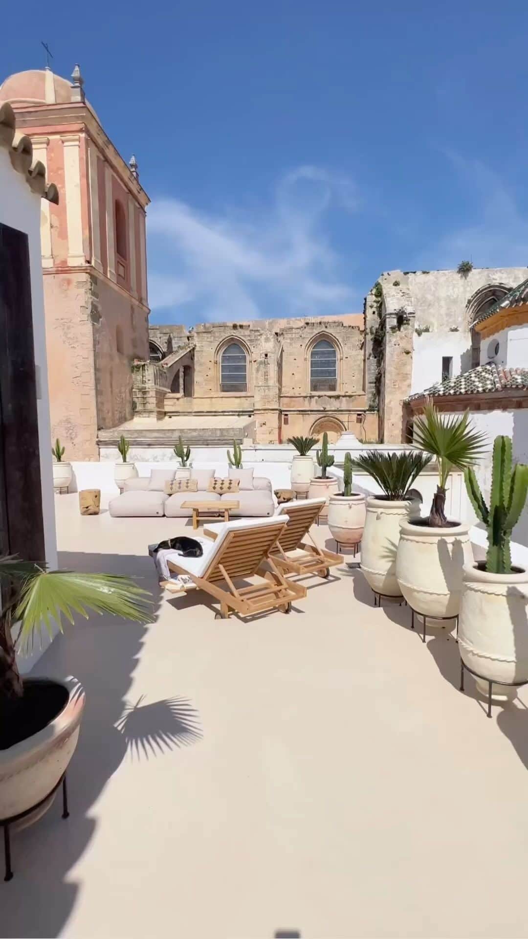 My Interiorのインスタグラム：「Fantastic roof top by @zocohome」
