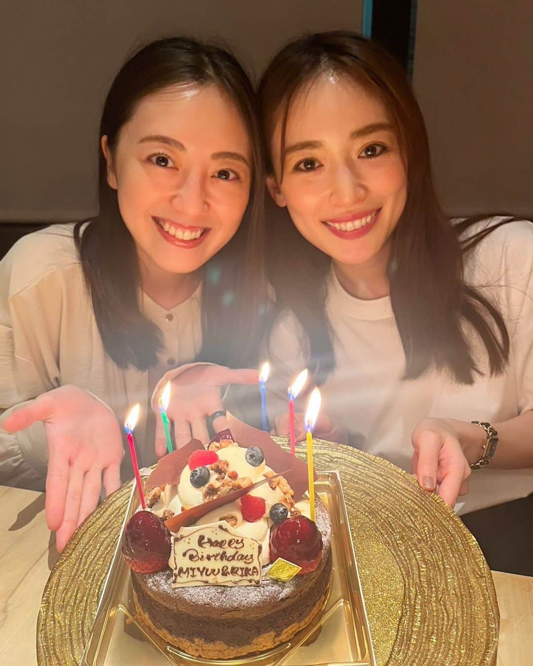 沢井美優のインスタグラム：「里香お誕生日おめでとう🥰✨  末っ子の里香たん🩵 一番歳下の里香はみんなの妹✨ 可愛くて甘え上手でめろめろです😍  みんなそれぞれが自由で ありのままでいられる お互いがお互いを受け入れる 本当に幸せな関係です☺️  同じ10月生まれのツーショット💕  これからもどうぞよろしくね💝  #お誕生日おめでとう　#🎂 #大好き #絆   #美少女戦士セーラームーン #🌙 #セーラー戦士 #仲間  #戦友  #かけがえのない存在」