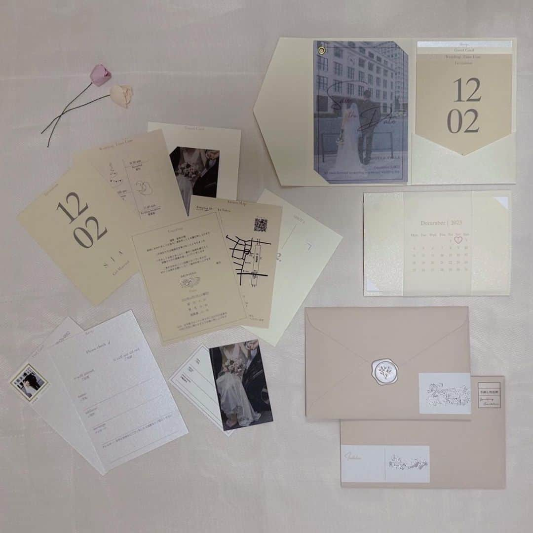 みんなのウェディングさんのインスタグラム写真 - (みんなのウェディングInstagram)「. . ˗ˏˋ Wedding Invitation...♡ ˎˊ˗ . こんばんは🌙みんなのウェディングです☺️ ⁡ 本日は、#招待状diy におすすめ！ 卒花さんたちの #招待状 を参考に おしゃれな招待状コーディネートをご紹介します📸  ぜひ #手作り招待状 のご参考にも 保存🔖をしながらご覧ください🕊️🌿  Special Thanks𓂃◌𓈒𓐍 @wd____m さま @korean_bear_wd さま @ayahanawedding さま @moi__moy さま @yukk___1112 さま @__ayk.5__ さま @lalumiere__gram さま @0707_arisa さま  -------------------------------------------- ✨結婚式準備に役立つ情報を更新中 　@minnano_wedding 🔗をcheck🕊️ ・ ✨結婚式準備のお悩みや式場＆ドレスの予約相談は 《みんなのウェディング相談デスク》へ🕊️ ・ ✨結婚式場の口コミ・本物の費用明細は 《みんなのウェディング》結婚式場検索へ🕊️ --------------------------------------------  #リクエストカード手作り #ウェディングアイテム #ウェディング小物 #花嫁DIY #花嫁準備 #席札 #席札タグ #席札diy #エスコートカード #ゲストカード #ペーパーアイテム #ペーパーアイテムdiy #ペーパーアイテムデザイン #ペーパーアイテム手作り #結婚式DIY #招待状DIY #招待状準備 #2024春婚 #2024夏婚 #2024秋婚 #2023冬婚 #結婚式準備 #プレ花嫁 #全国のプレ花嫁と繋がりたい」10月11日 19時00分 - minnano_wedding