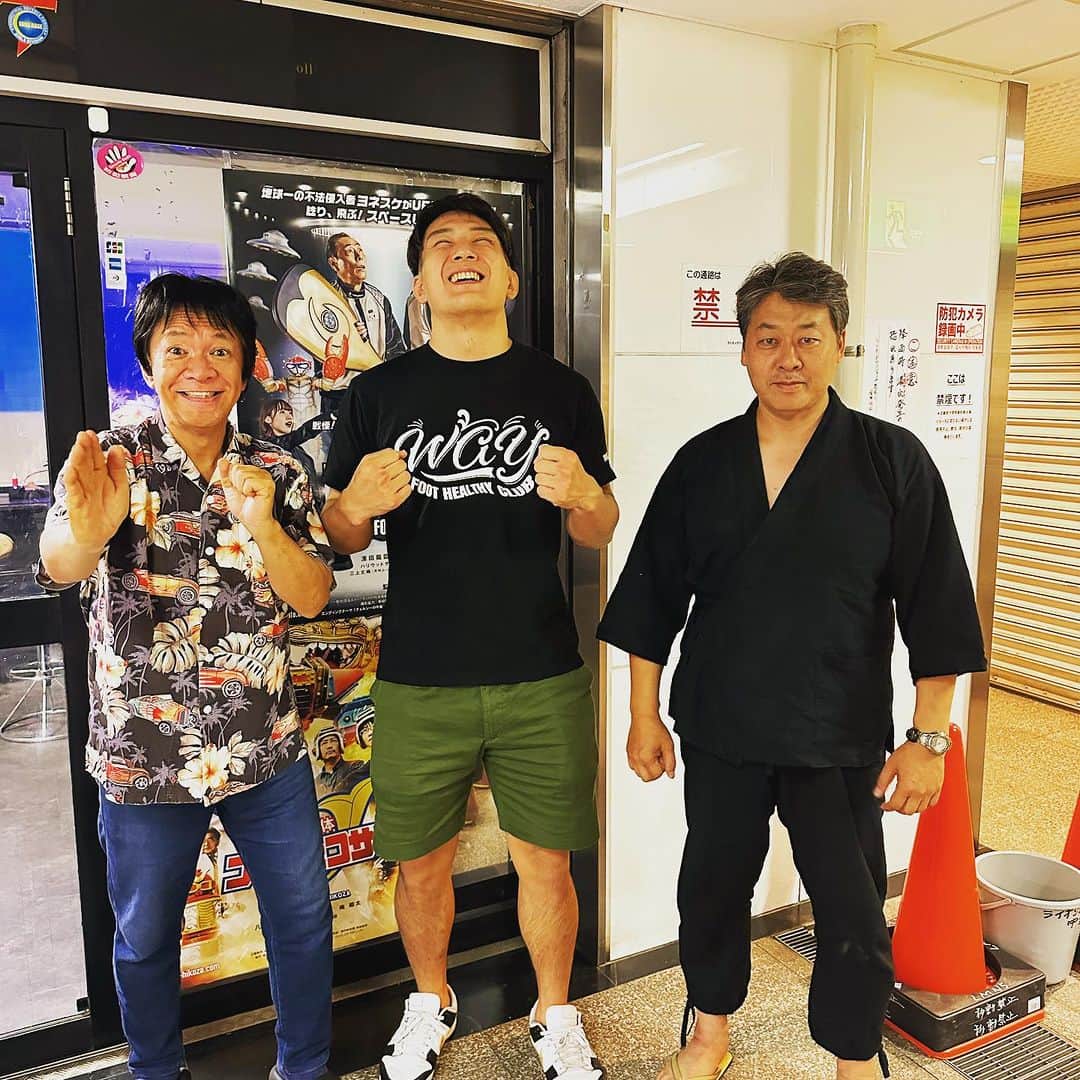 河崎実さんのインスタグラム写真 - (河崎実Instagram)「格闘家の岩﨑大河さんとお会いしました。かっこいい！」10月11日 19時07分 - kawasakiminoru