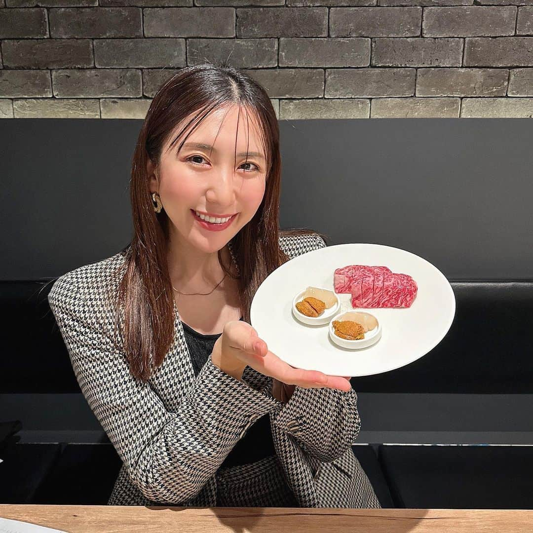 mimiさんのインスタグラム写真 - (mimiInstagram)「焼肉グレートroomで焼肉ディナー😋 @yakinikugreat_room   香港、マレーシア、タイにも店舗がある焼肉グレート🥩  安心で安全な品質の黒毛和牛を仕入れてる焼肉屋さんだよ😋  極上上ハラミコースをいただいたのだけど 豪華すぎるラインナップで満足でした🤭🤍  上ハラミの雲丹帆立のせは絶品だったなぁ🥰 店員さんの接客も素晴らしいし 席も広々してるからベビーカーでの来店もしやすいよ👦🤍  🥩極上上ハラミコース🥩   ▪️前菜3種盛り  ▪️低温調理の和牛握り  ▪️チョレギサラダ  ▪️上タン塩  ▪️厳選希少部位3品盛り（塩） （杓子、ぎみれ、ないきん）  ▪️厳選希少部位2品盛り（たれ） （ミスジ、大三角） ▪️水もち〜和三盆ソースで〜  ▪️上ハラミの雲丹帆立のせ  ▪️京風焼きしゃぶ  ▪️盛岡冷麺or川崎タンタンメン  ▪️選べるソフトクリーム premiumお濃茶 と佐渡の塩バニラにしました！  ・ #PR #東京グルメ #神田グルメ #神田焼肉 #焼肉グレート #日本橋グルメ #大手町グルメ #銀座焼肉 #神田ディナー #焼肉ディナー #家族焼肉ディナー #焼肉デート #肉好き女子 #焼肉グレートroom #たべすたぐらむ #グルメ部 #ベビーカーok #子連れ焼肉 #赤ちゃん連れ焼肉 #ベビーカーok東京 #mimiディナー🐹」10月11日 19時17分 - chan.mi3