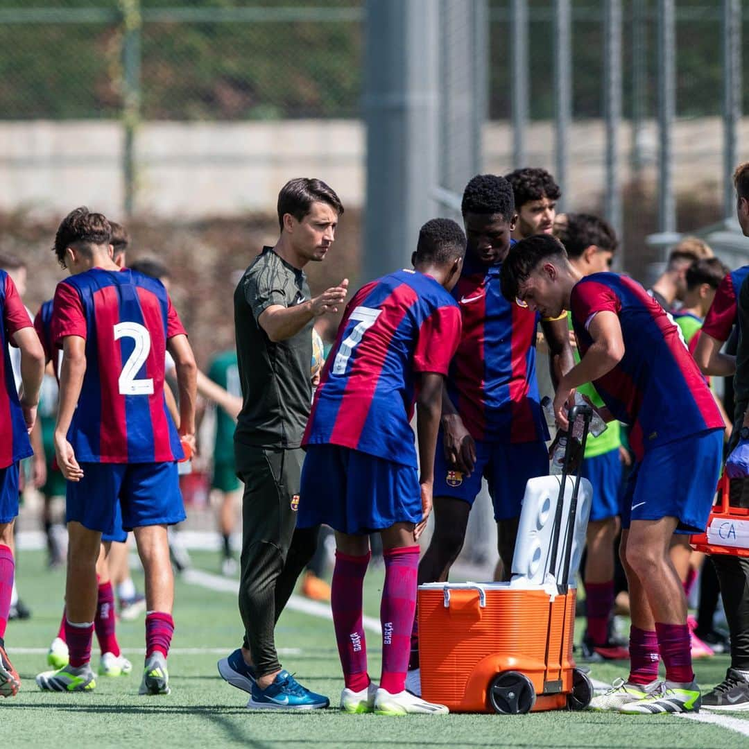 ボージャン・クルキッチさんのインスタグラム写真 - (ボージャン・クルキッチInstagram)「Molt agraït de poder fer les pràctiques del curs d’entrenador al Cadet A del @fcbarcelona i d’aportar els meus coneixements. Ens espera una gran temporada!🔵🔴 · Muy agradecido de poder realizar las prácticas del curso de entrenador en el Cadete A del @fcbarcelona y de aportar mis conocimientos. ¡Nos espera una gran temporada!🔵🔴」10月11日 19時25分 - bokrkic