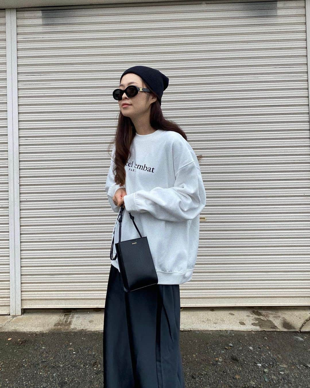 manamisotayutaさんのインスタグラム写真 - (manamisotayutaInstagram)「〻𝕔𝕠𝕣𝕕𝕚𝕟𝕒𝕥𝕖〻  @wego_official  のクルーネックスウェット♡ 裏起毛であったか♪ ホワイトのスウェットってすごく使える🤍  @wego_zozo  で🤍 カラーも柄も豊富なのが嬉しい❤︎  ＊ ＊ #pr#zozotown購入品 #zozotown  #wego#ウィゴー #スウェットコーデ  #ママコーデ#アラフォーコーデ #大人カジュアル #大人コーデ#秋コーデ #ニットキャップ#ジーユーコーデ  #ジルサンダー　 #サテンスカート」10月11日 19時19分 - manamisotayuta