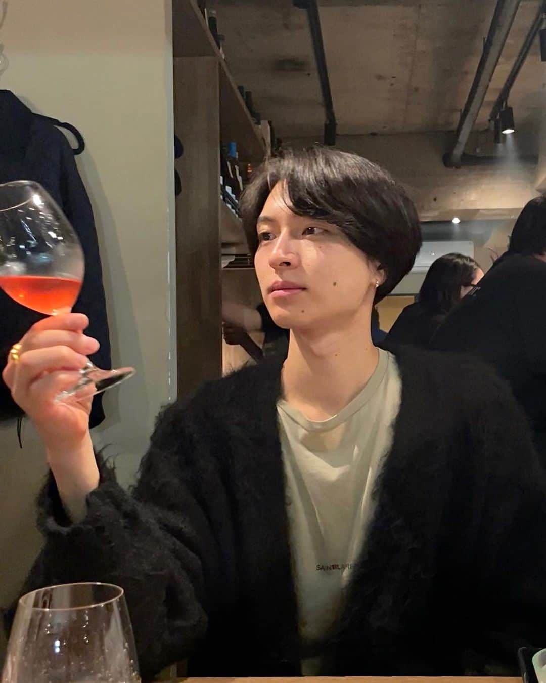 新納直のインスタグラム：「🍂🍷」